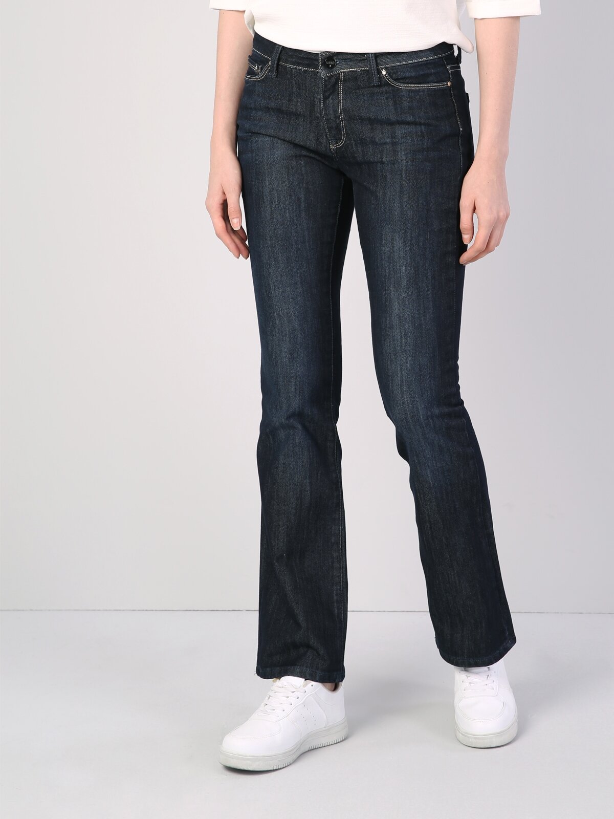 Regular Fit Orta Bel Bootcut Kadın İndigo Jean Pantolon