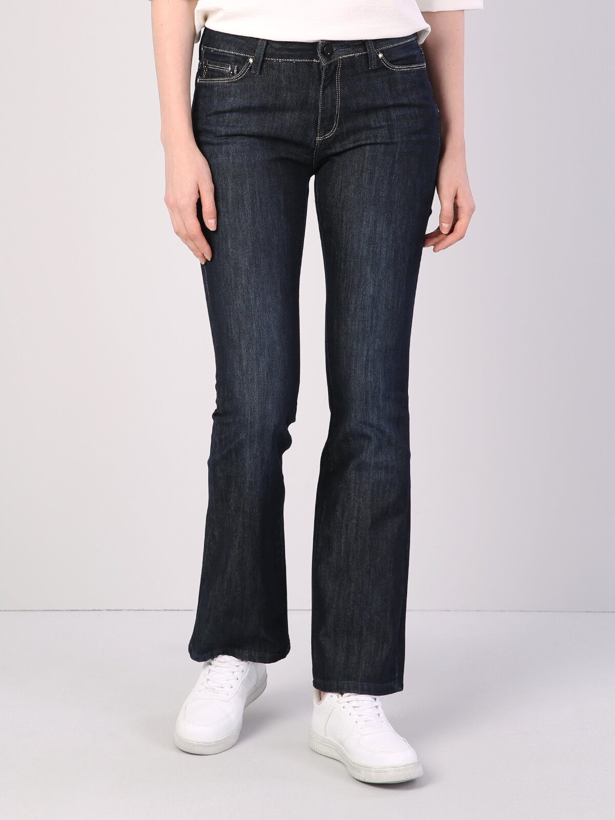 Regular Fit Orta Bel Bootcut Kadın İndigo Jean Pantolon