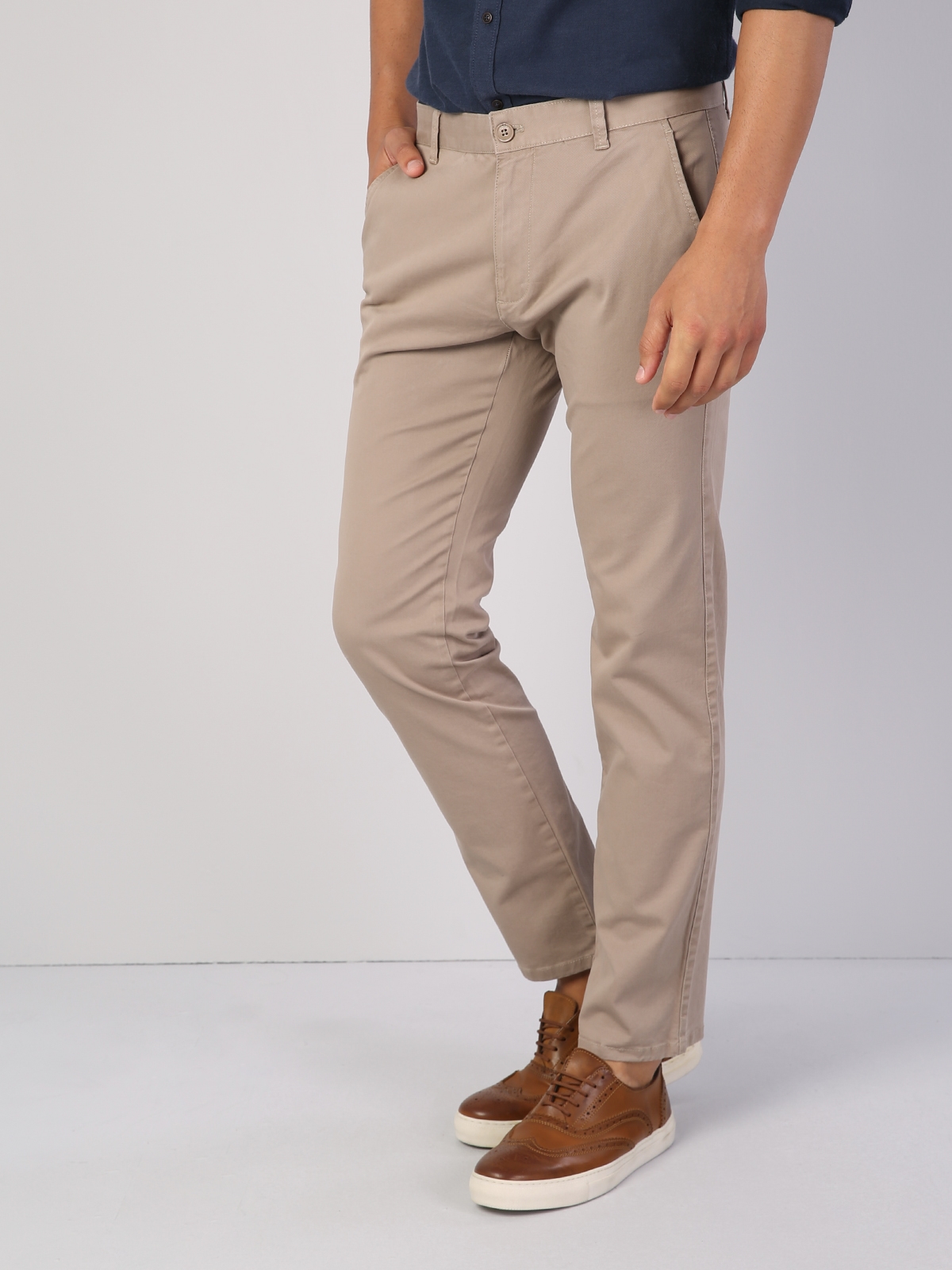 Colins Regular Fit Orta Bel Düz Paça Erkek Bej Pantolon. 1