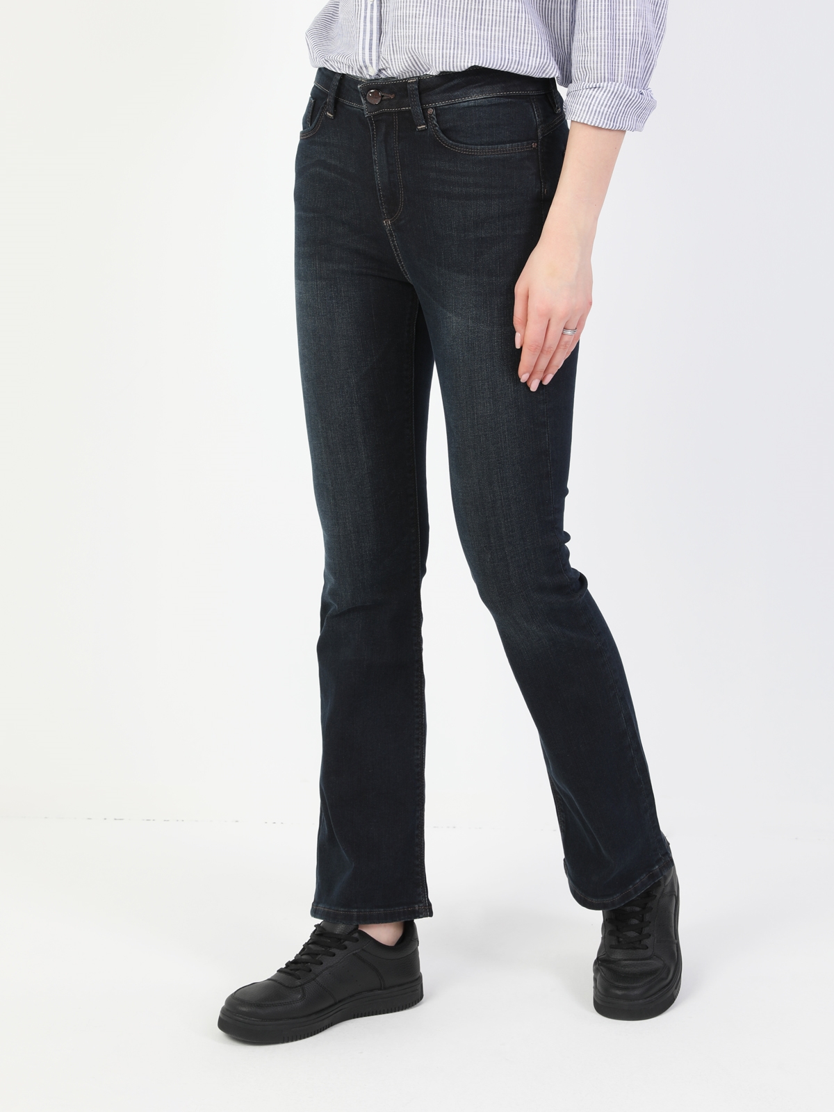 Colins 791 Monıca Orta Bel Rahat Paça Regular Fit Koyu Mavi Kadın Jean Pantolon. 1