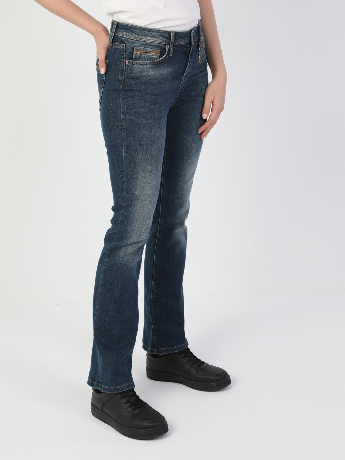 Colins 791 Monıca Orta Bel Boot Crop Regular Fit Koyu Mavi Kadın Jean Pantolon. 1