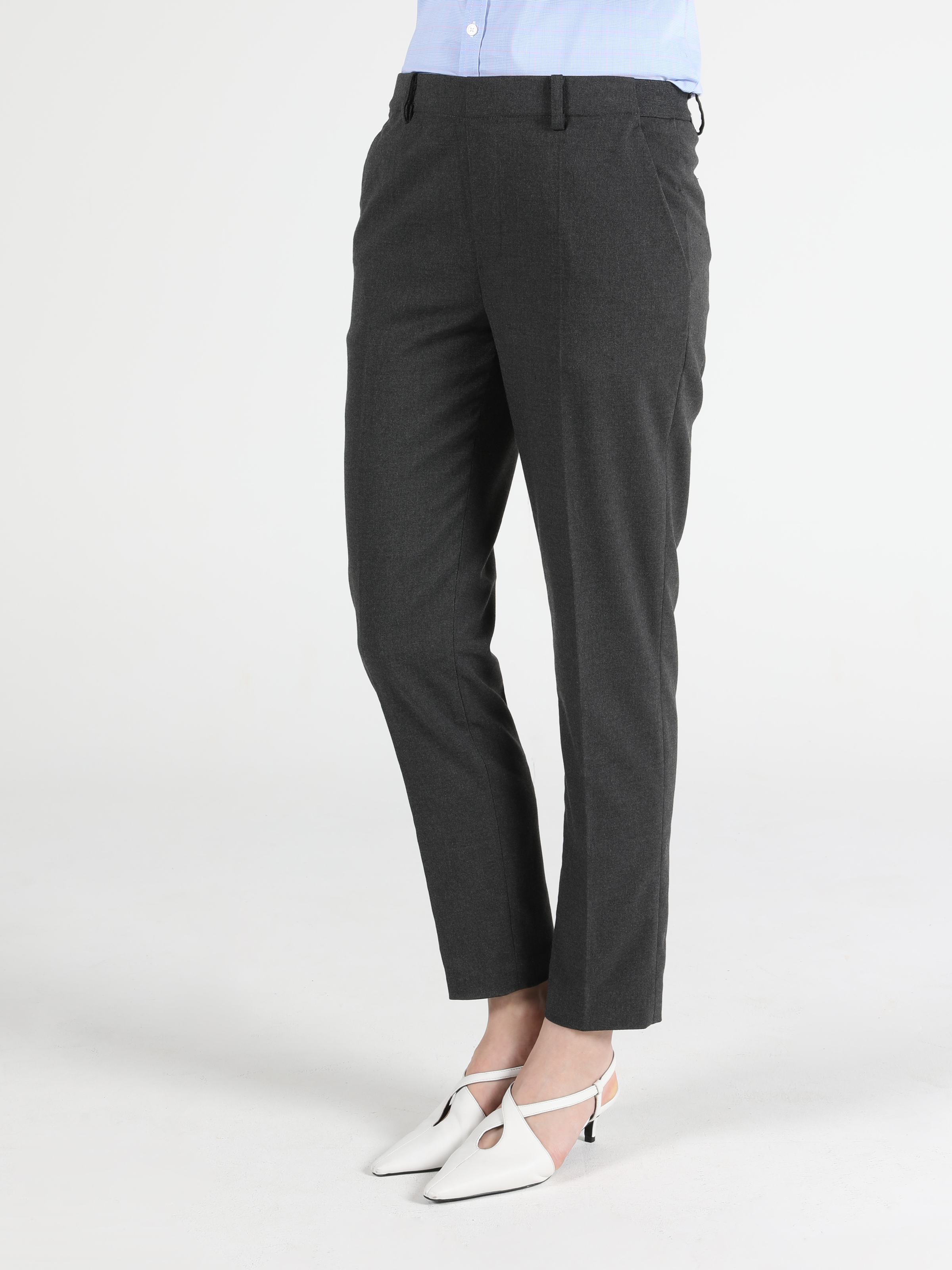 Colins Slim Fit Orta Bel Düz Paça Kadın Antrasit Pantolon. 1