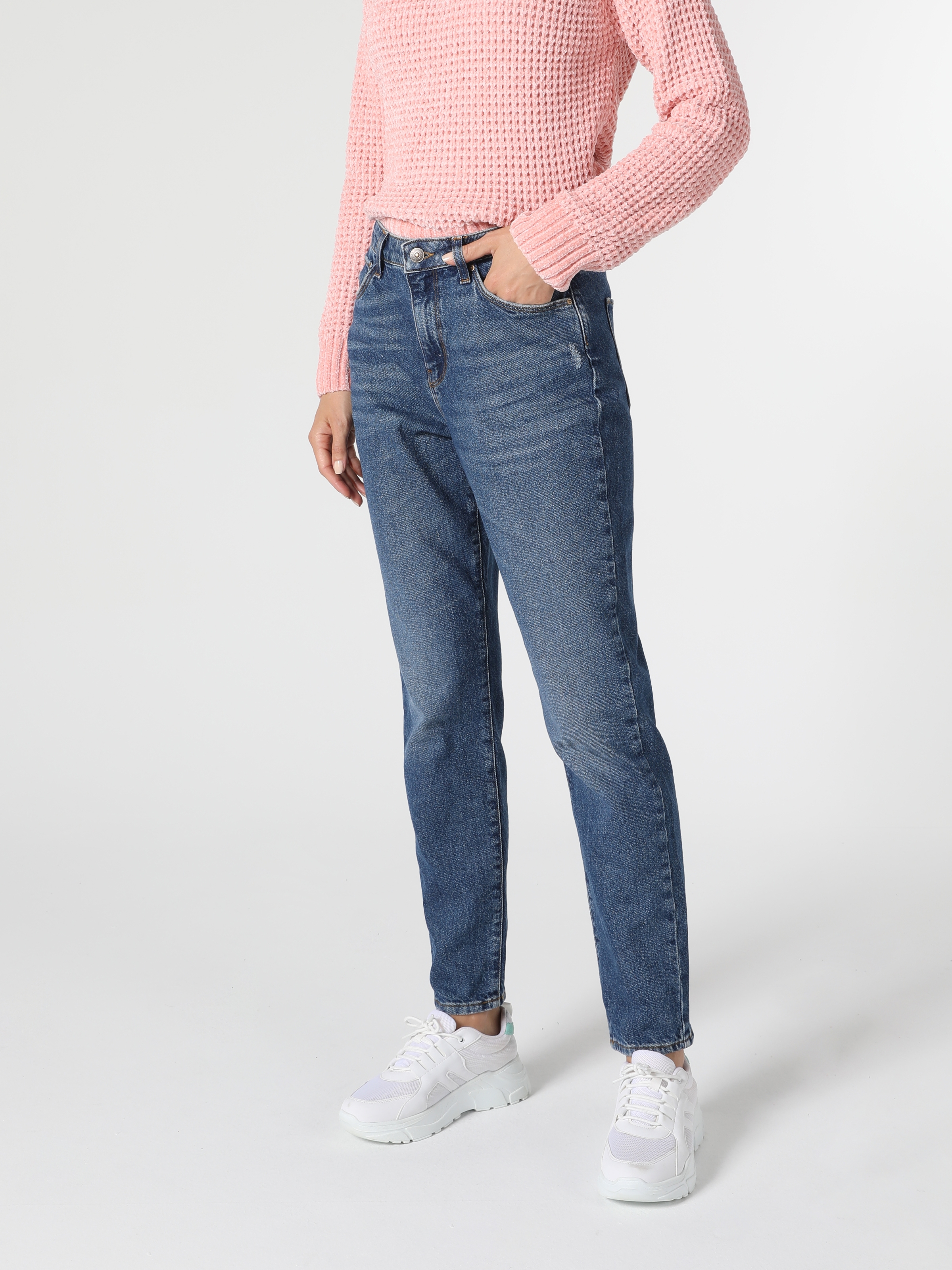 Slim Fit Orta Bel Daralan Paça Kadın Denim Jean Pantolon