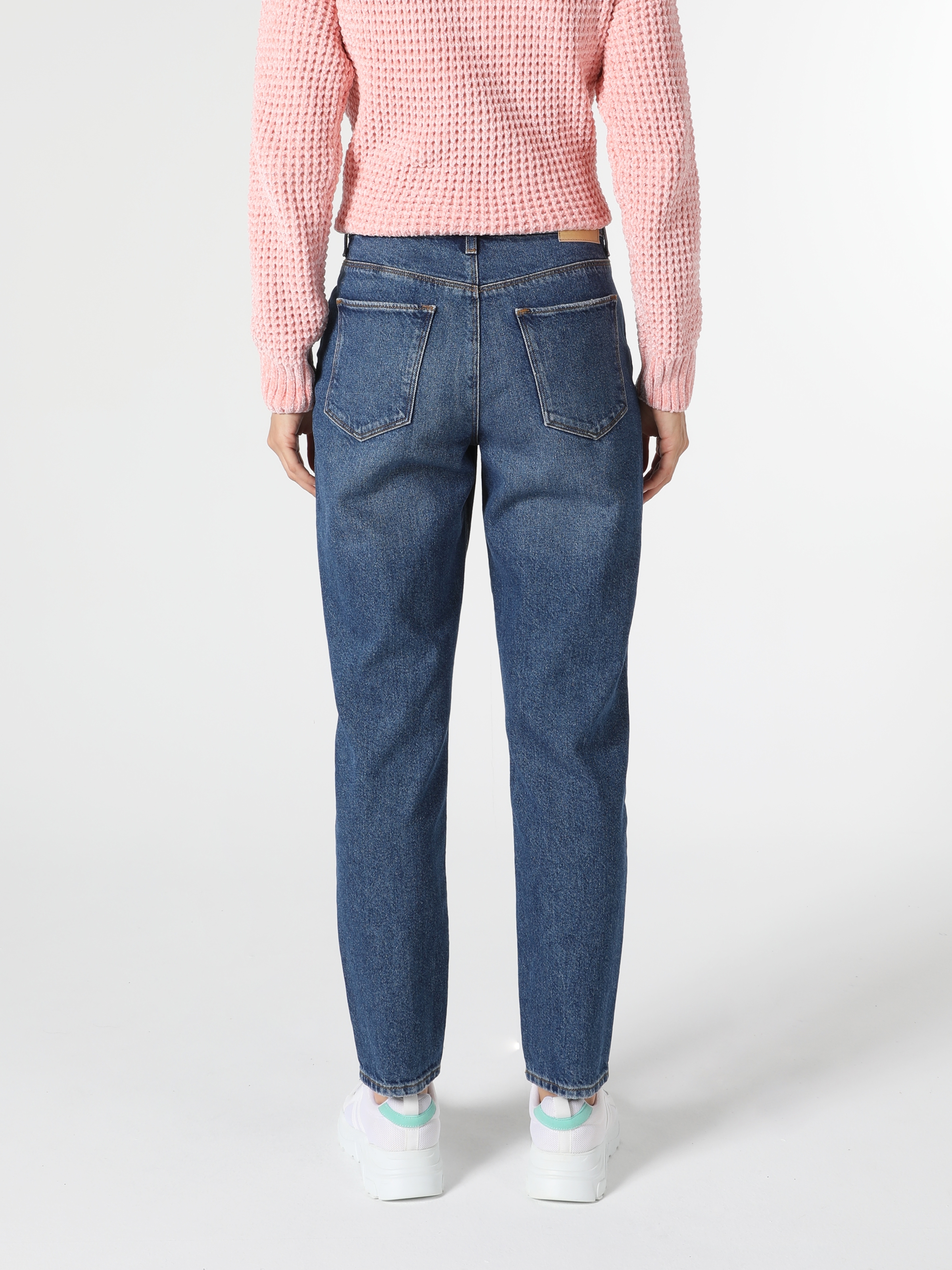 Slim Fit Orta Bel Daralan Paça Kadın Denim Jean Pantolon
