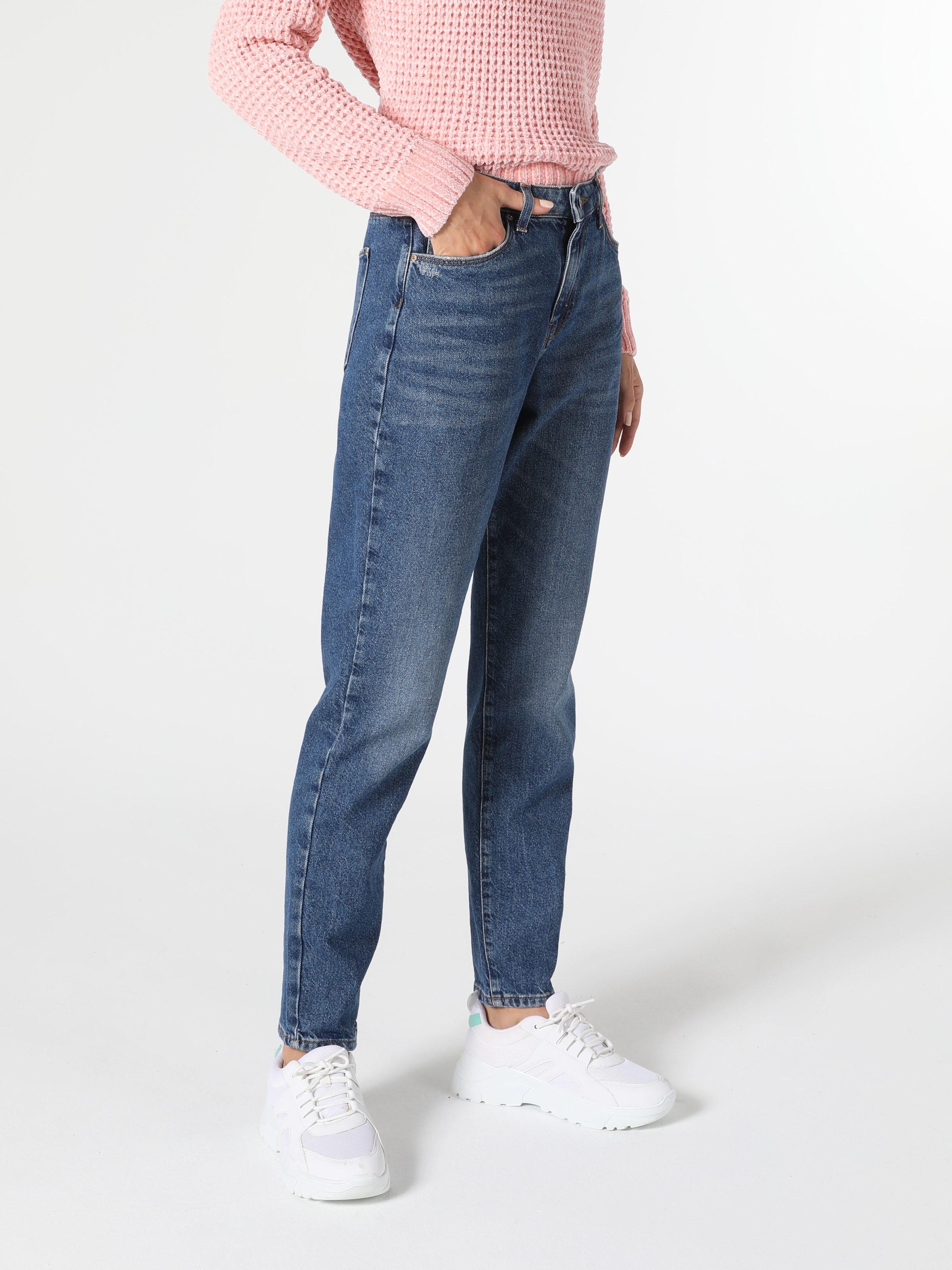 Slim Fit Orta Bel Daralan Paça Kadın Denim Jean Pantolon