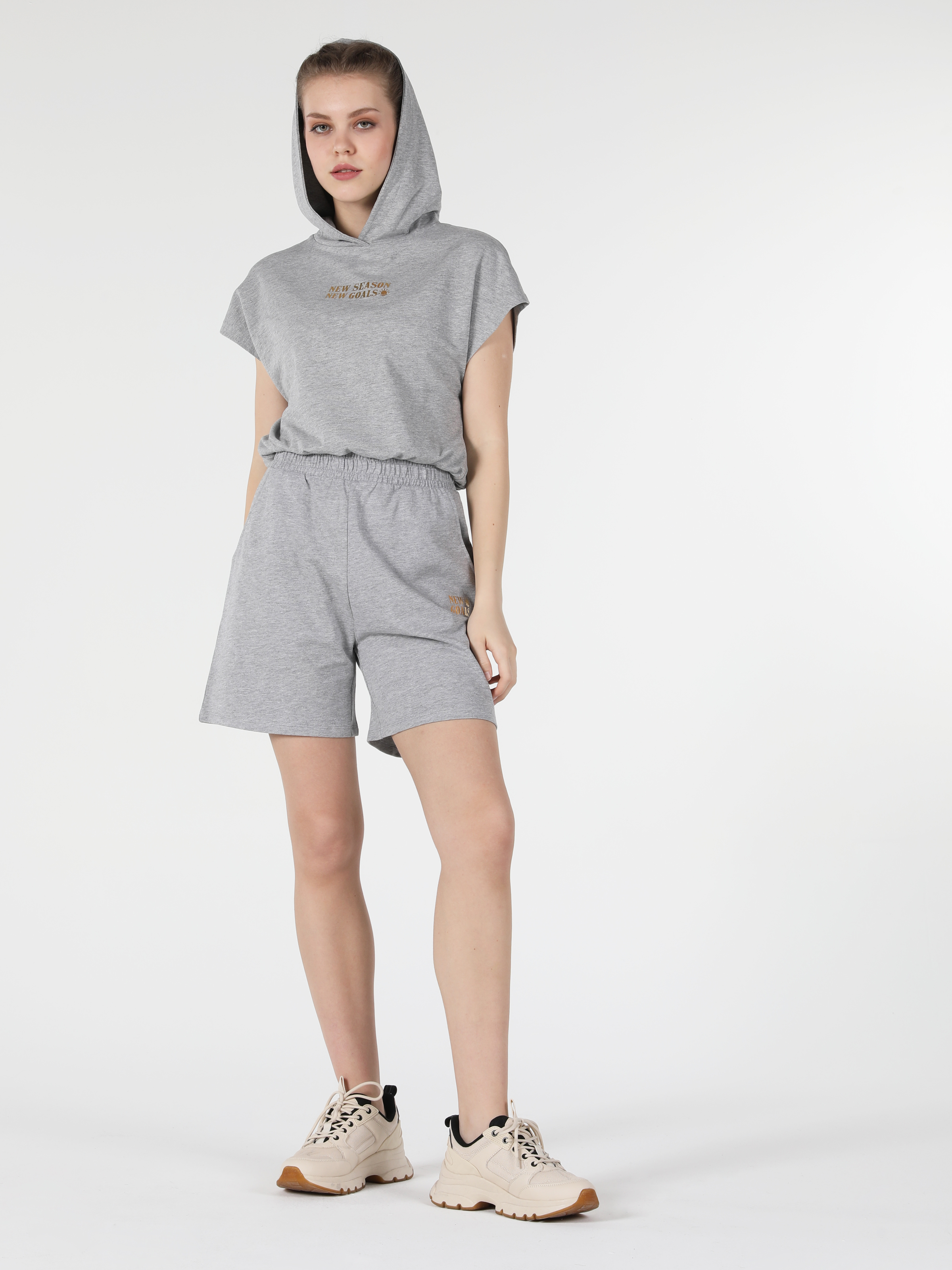 Regular Fit Kapüşonlu Baskılı Kadın Gri Sweatshirt