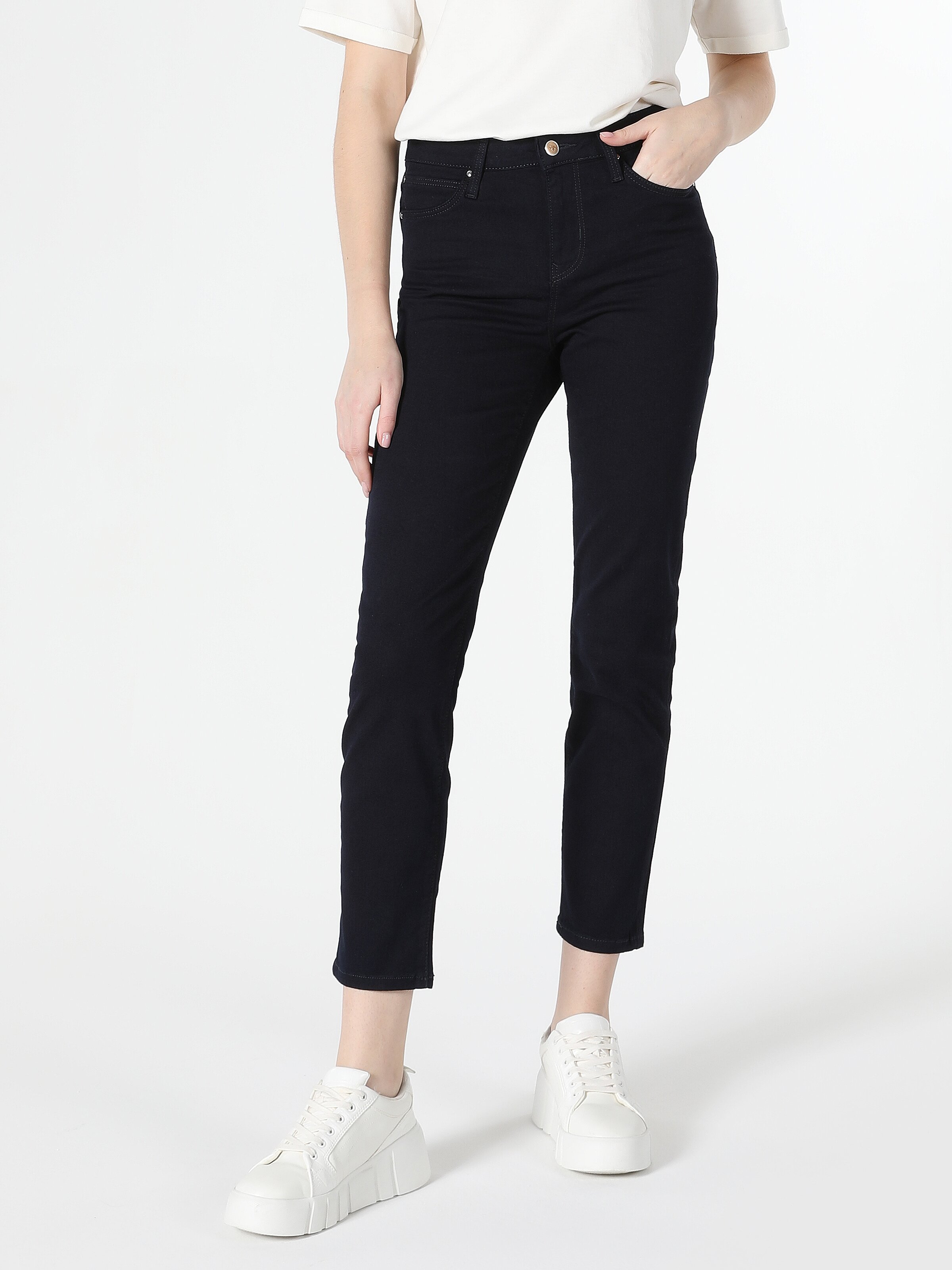 Slim Fit Orta Bel Düz Paça Kadın Denim Jean Pantolon