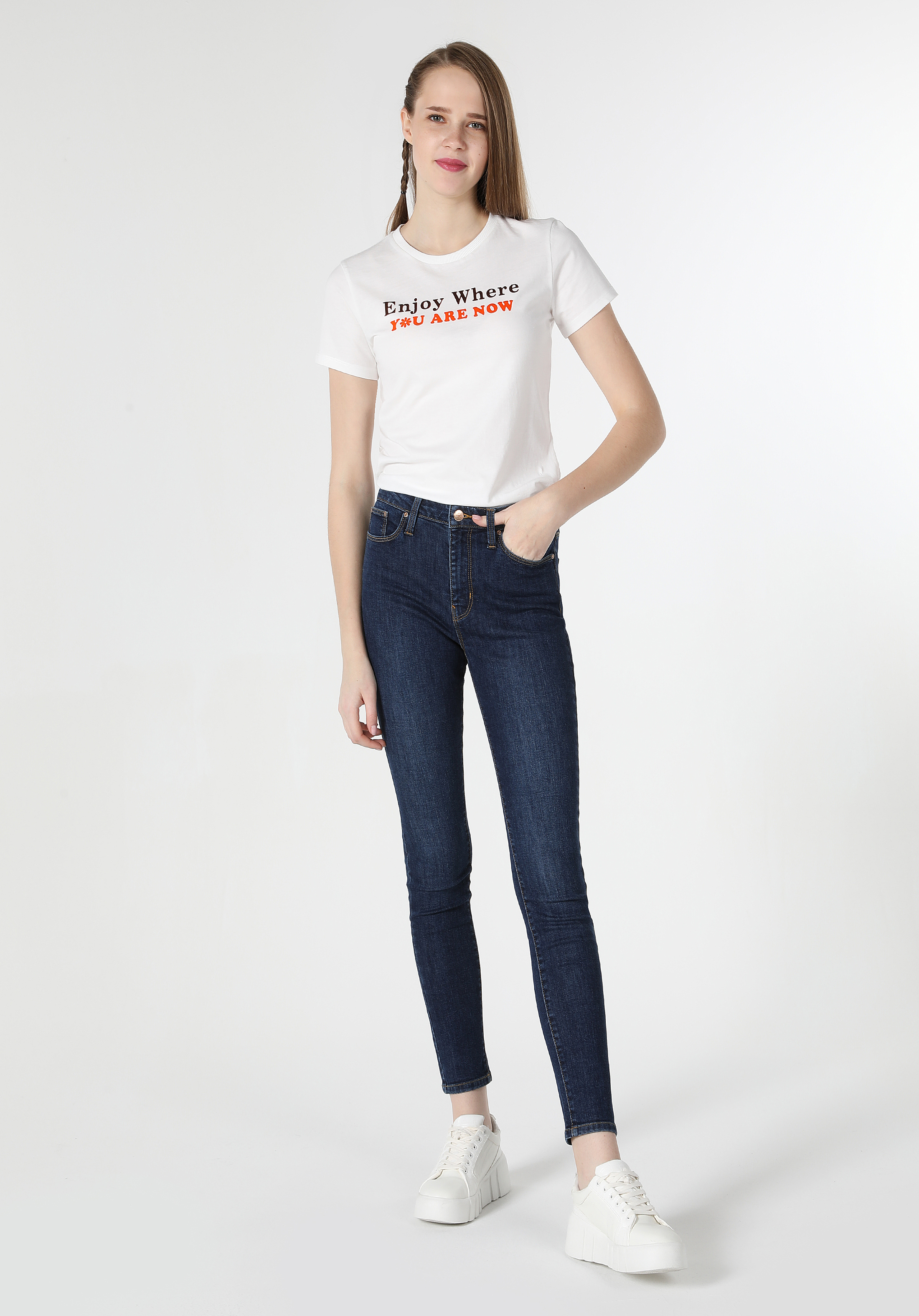 Slim Fit Yuvarlak Yaka  Kadın Beyaz Kısa Kol Tişört
