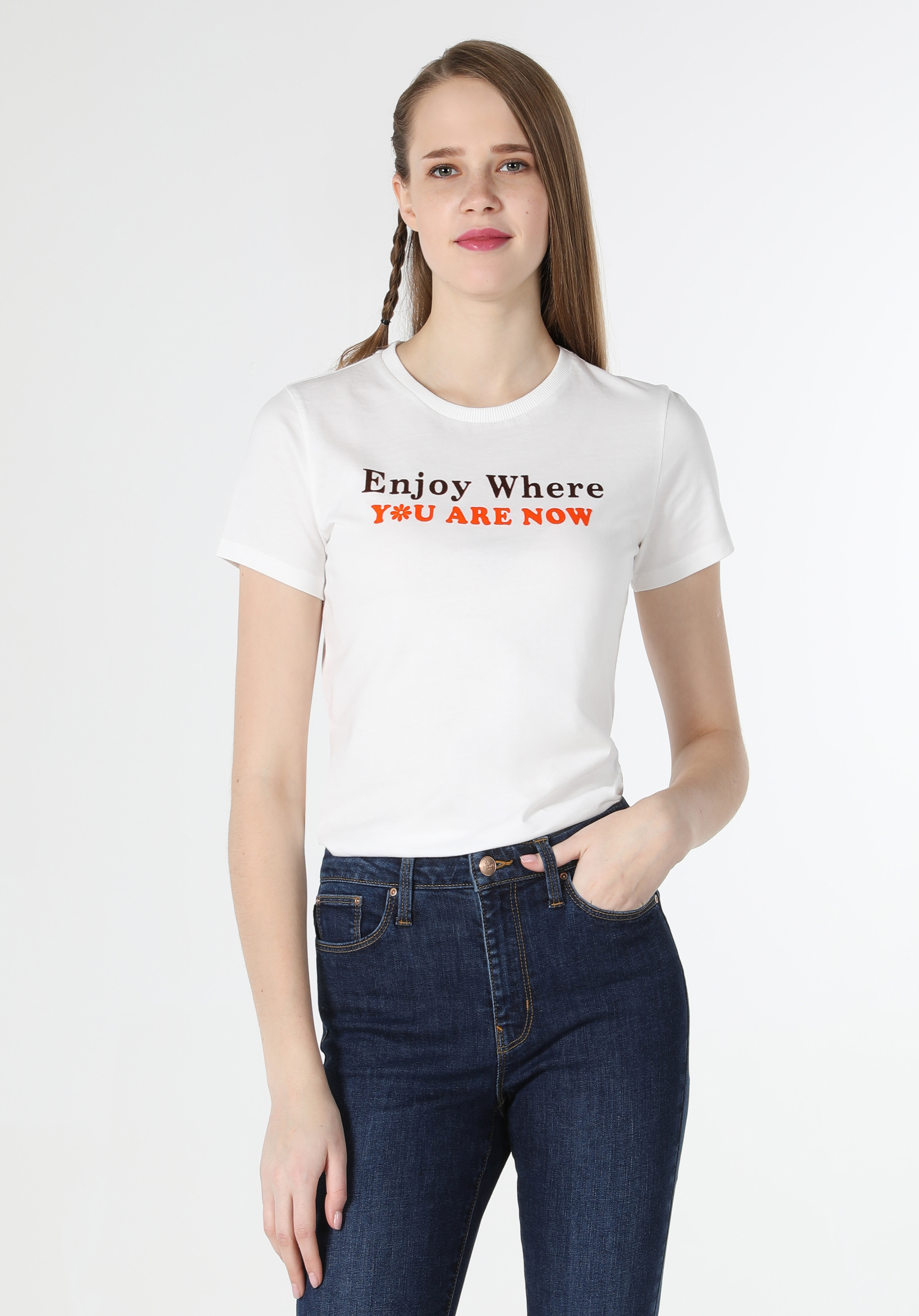 Slim Fit Yuvarlak Yaka  Kadın Beyaz Kısa Kol Tişört