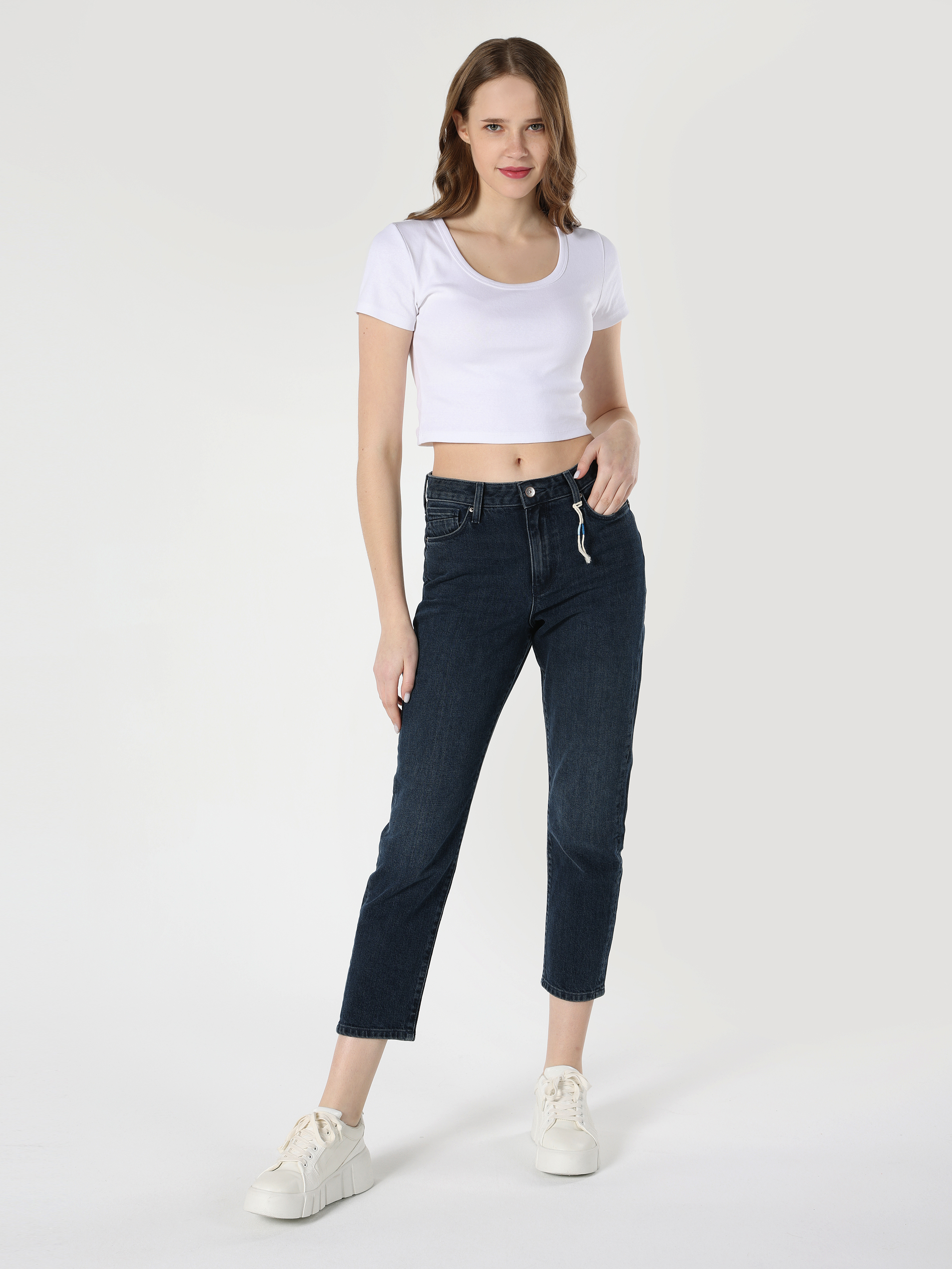 Slim Fit Yuvarlak Yaka Düz Kadın Beyaz Kısa Kol Tişört