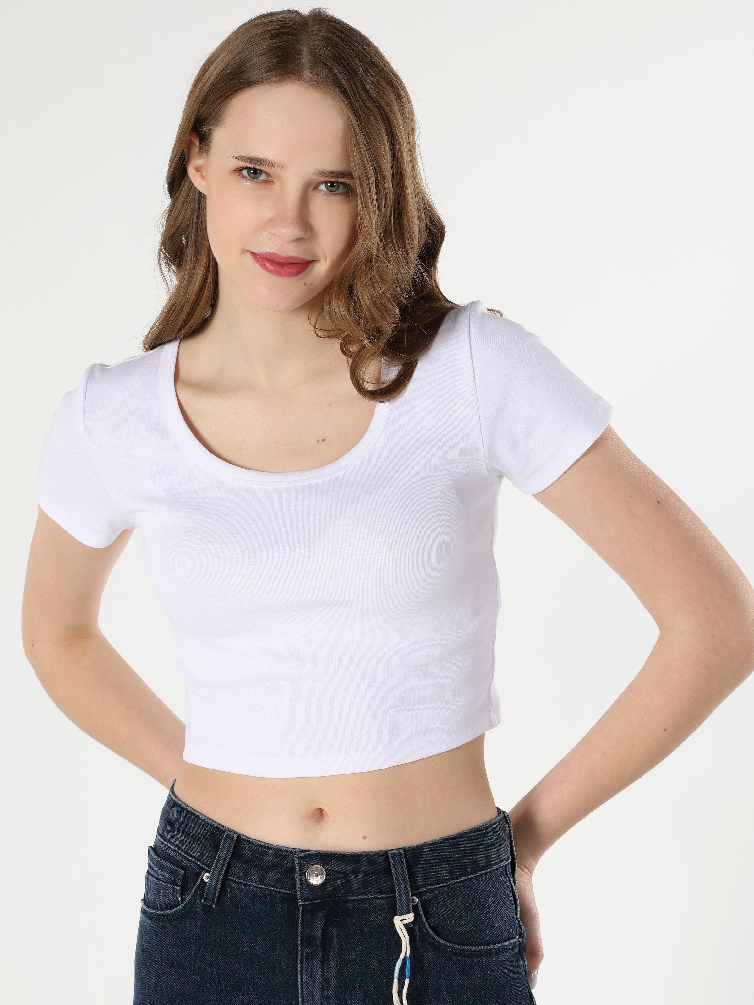 Slim Fit Yuvarlak Yaka Düz Kadın Beyaz Kısa Kol Tişört