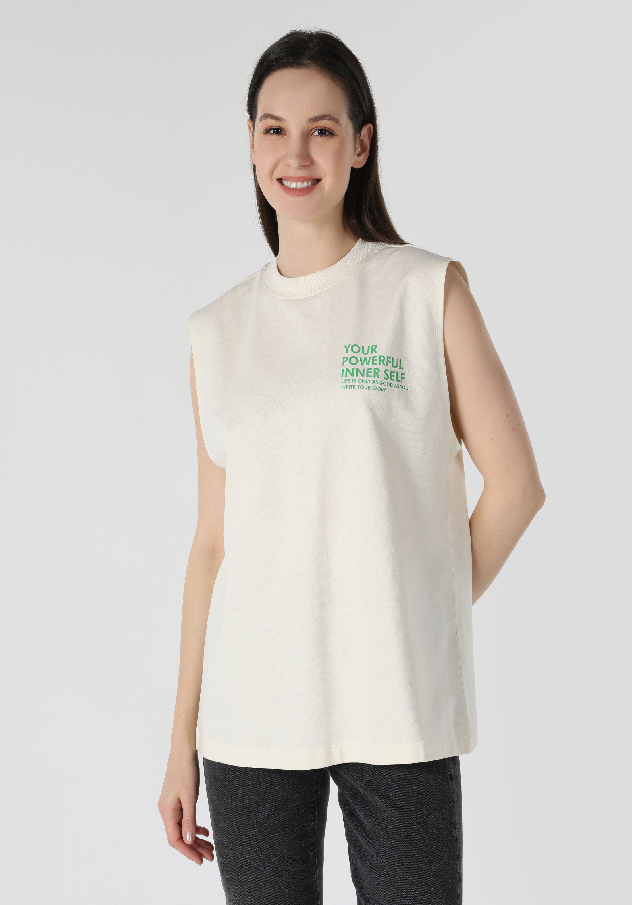 Regular Fit Yuvarlak Yaka Baskılı Kadın Ekru Kolsuz Tişört