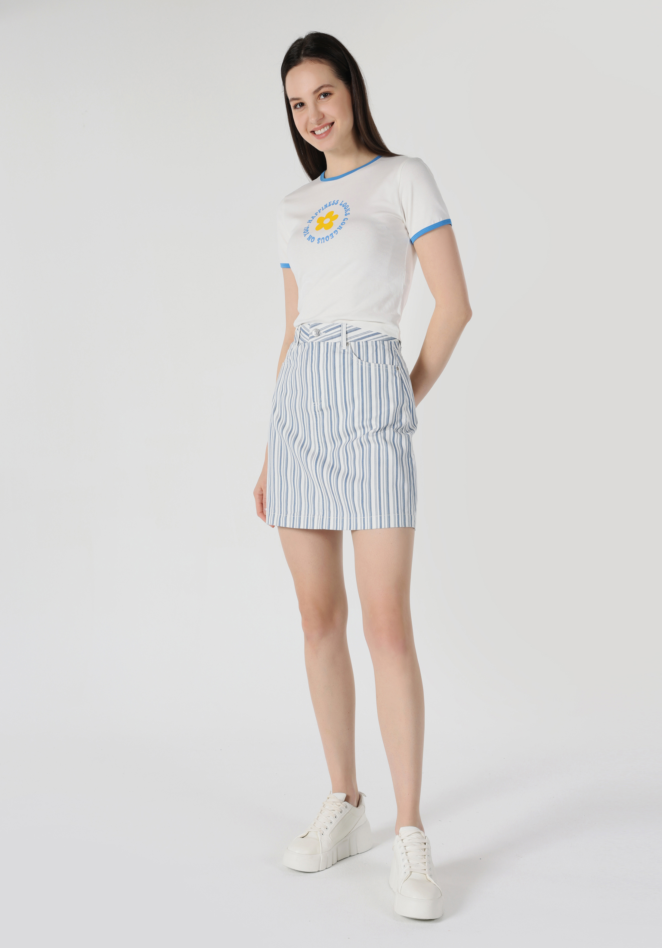 Slim Fit Yuvarlak Yaka  Kadın Beyaz Kısa Kol Tişört