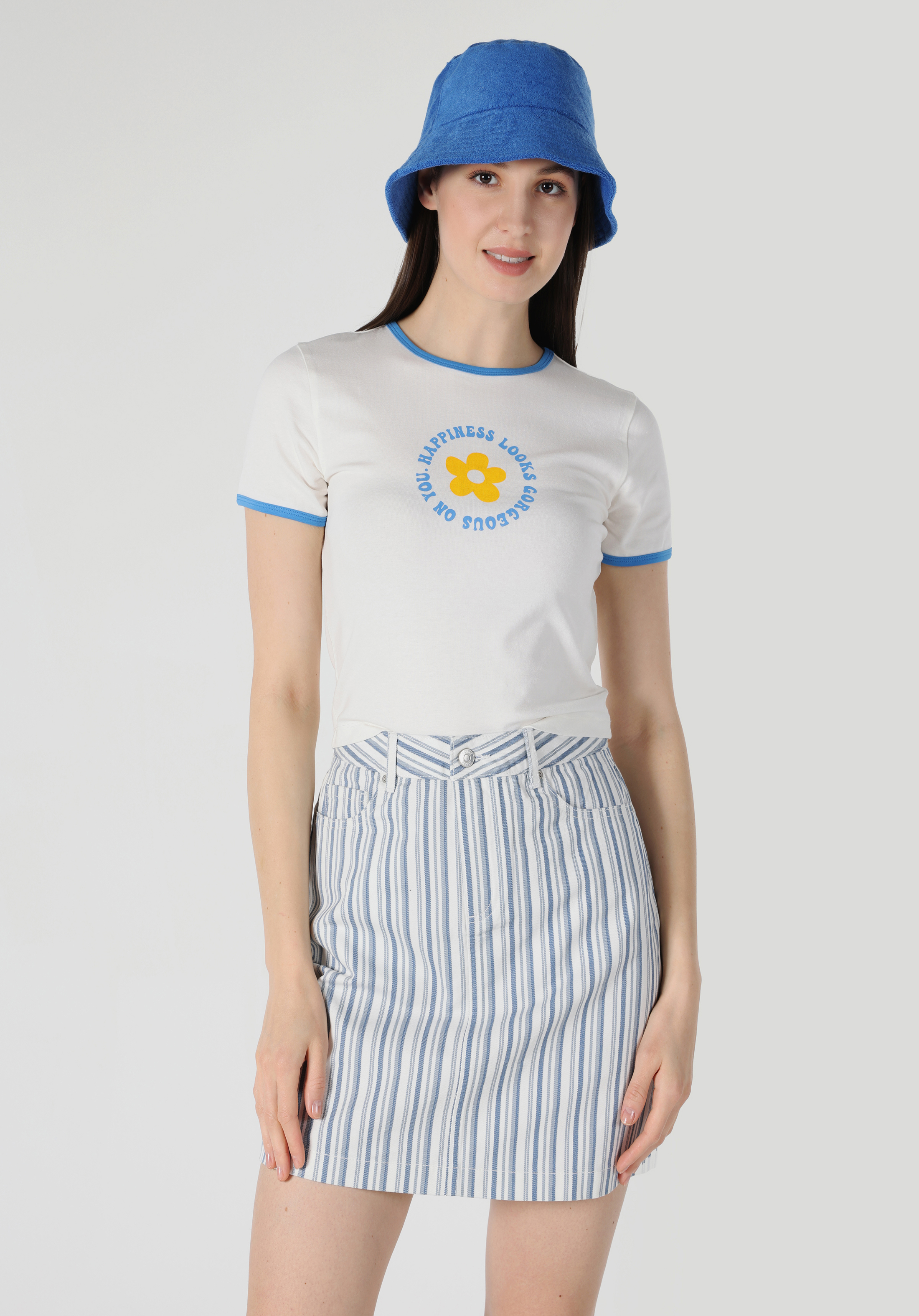 Slim Fit Yuvarlak Yaka  Kadın Beyaz Kısa Kol Tişört