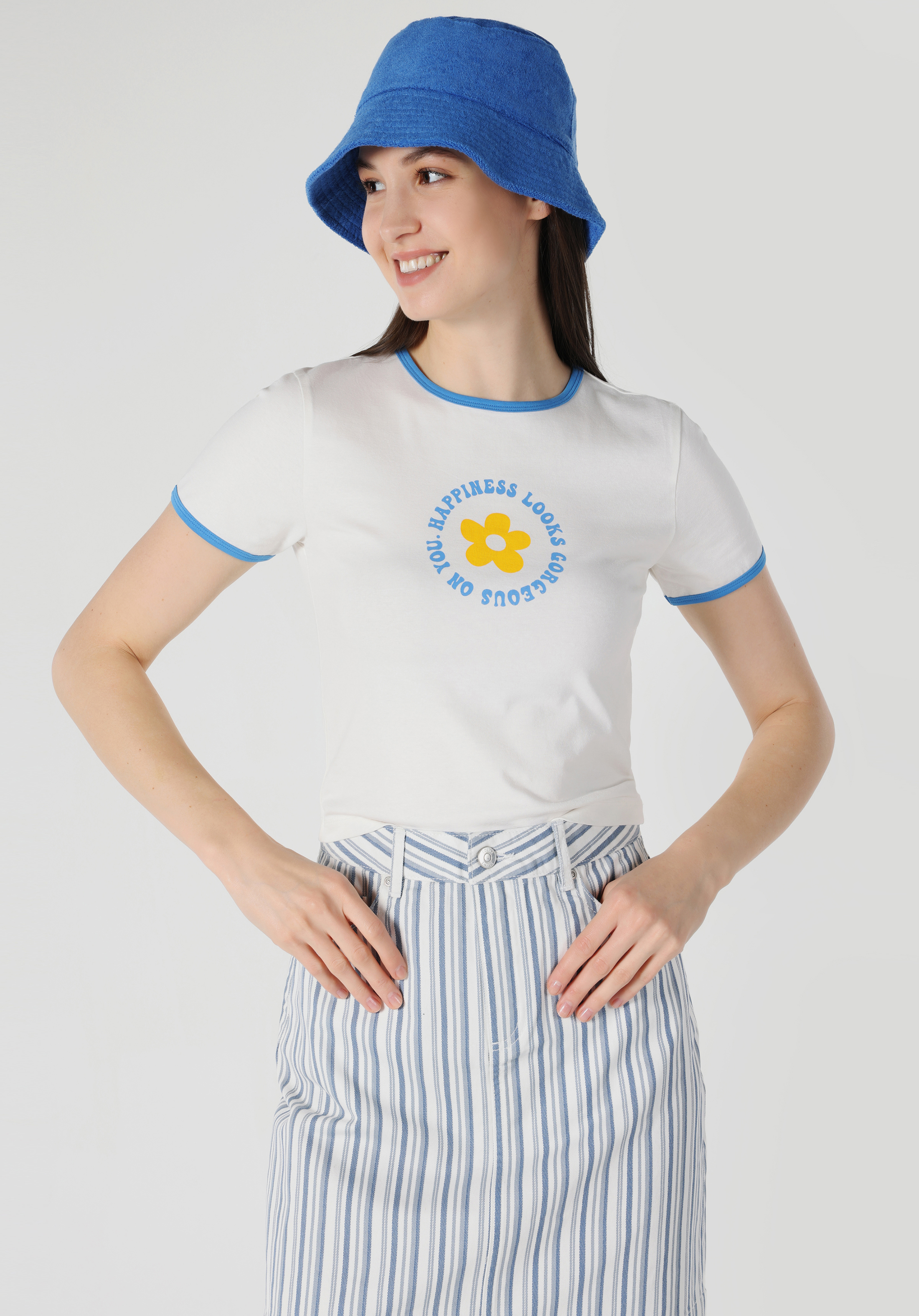 Slim Fit Yuvarlak Yaka  Kadın Beyaz Kısa Kol Tişört
