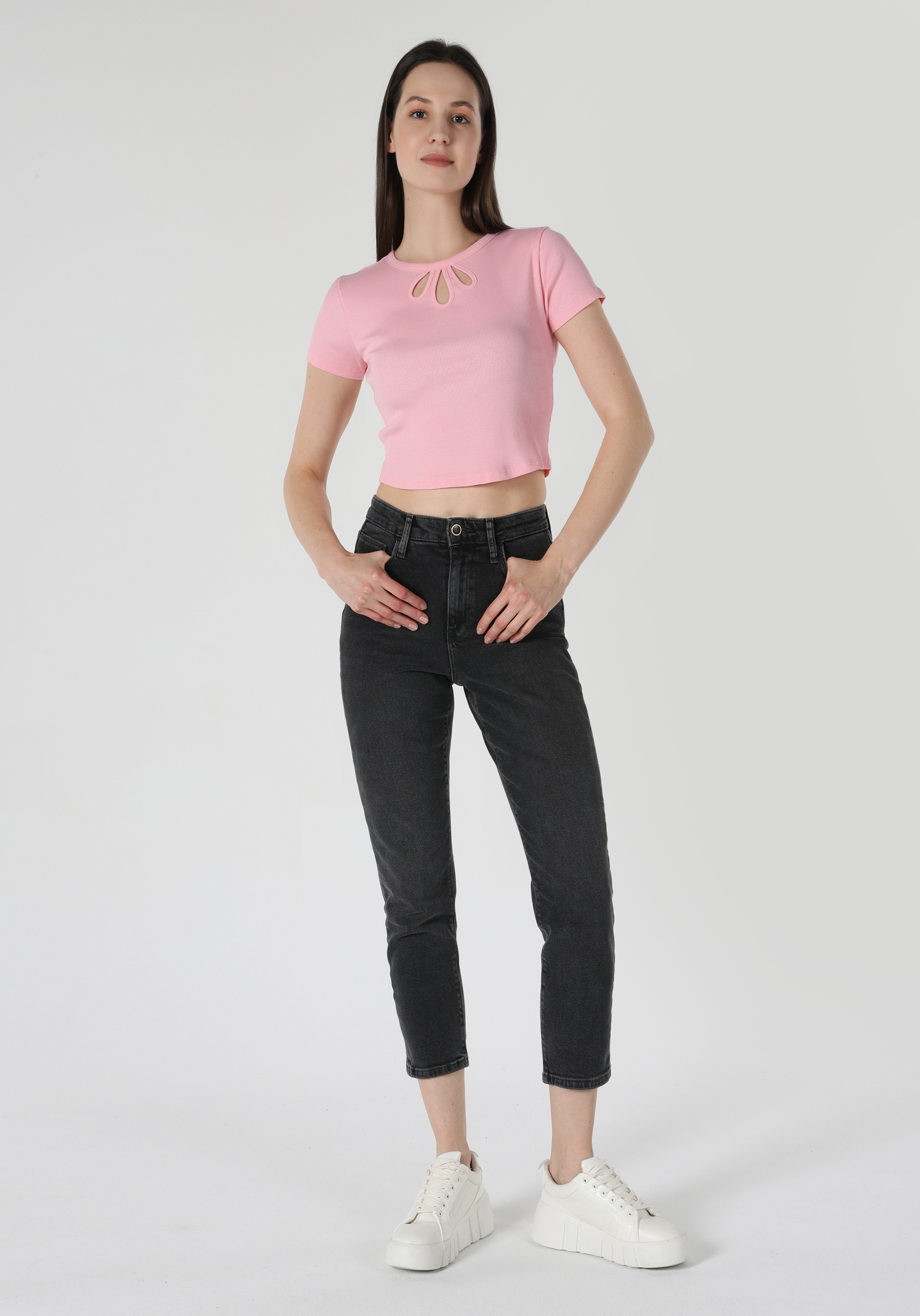 Slim Fit Yuvarlak Yaka  Kadın Pembe Kısa Kol Tişört
