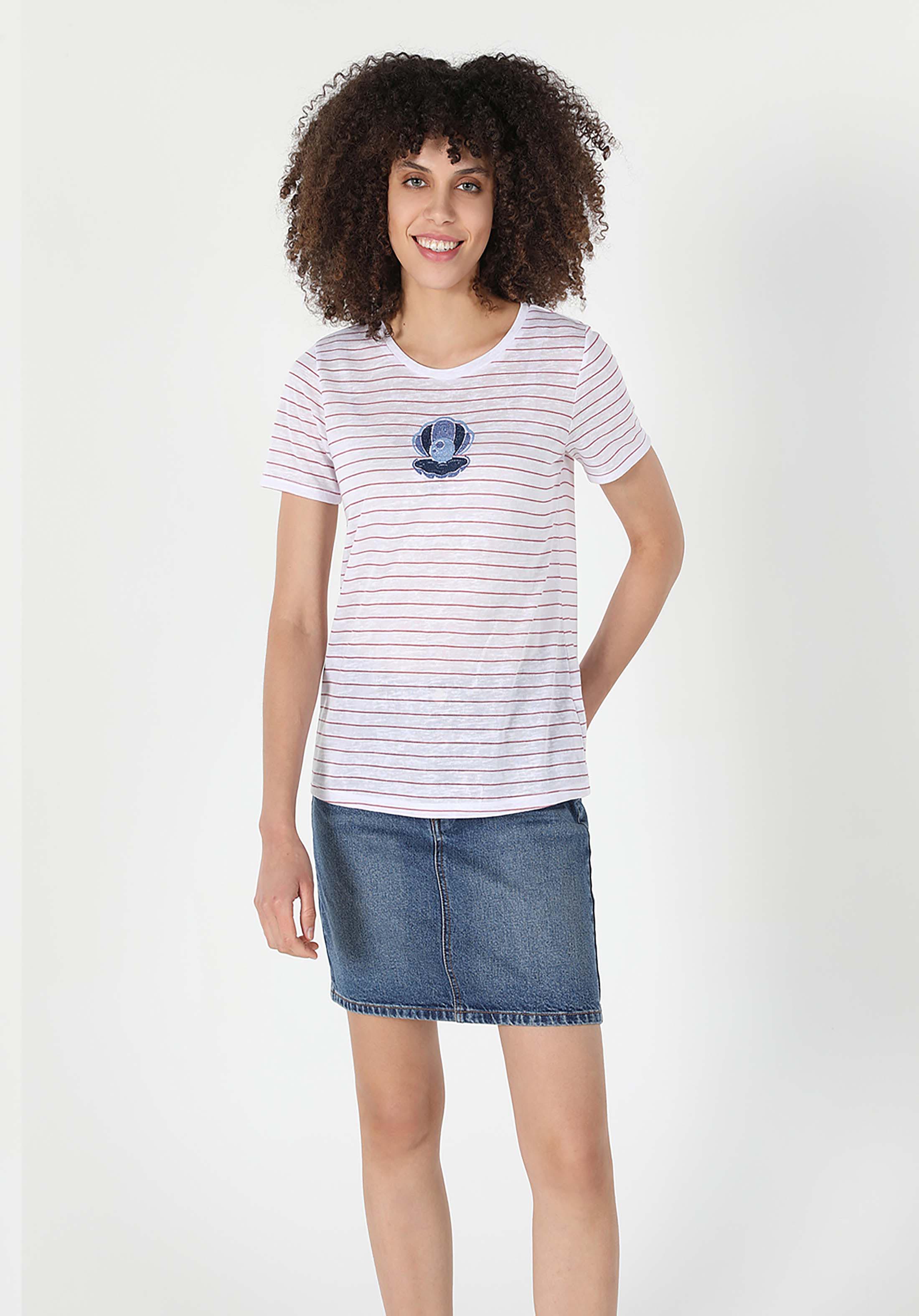 Regular Fit Yuvarlak Yaka  Kadın Kirmizi Kısa Kol Tişört Cl1058943