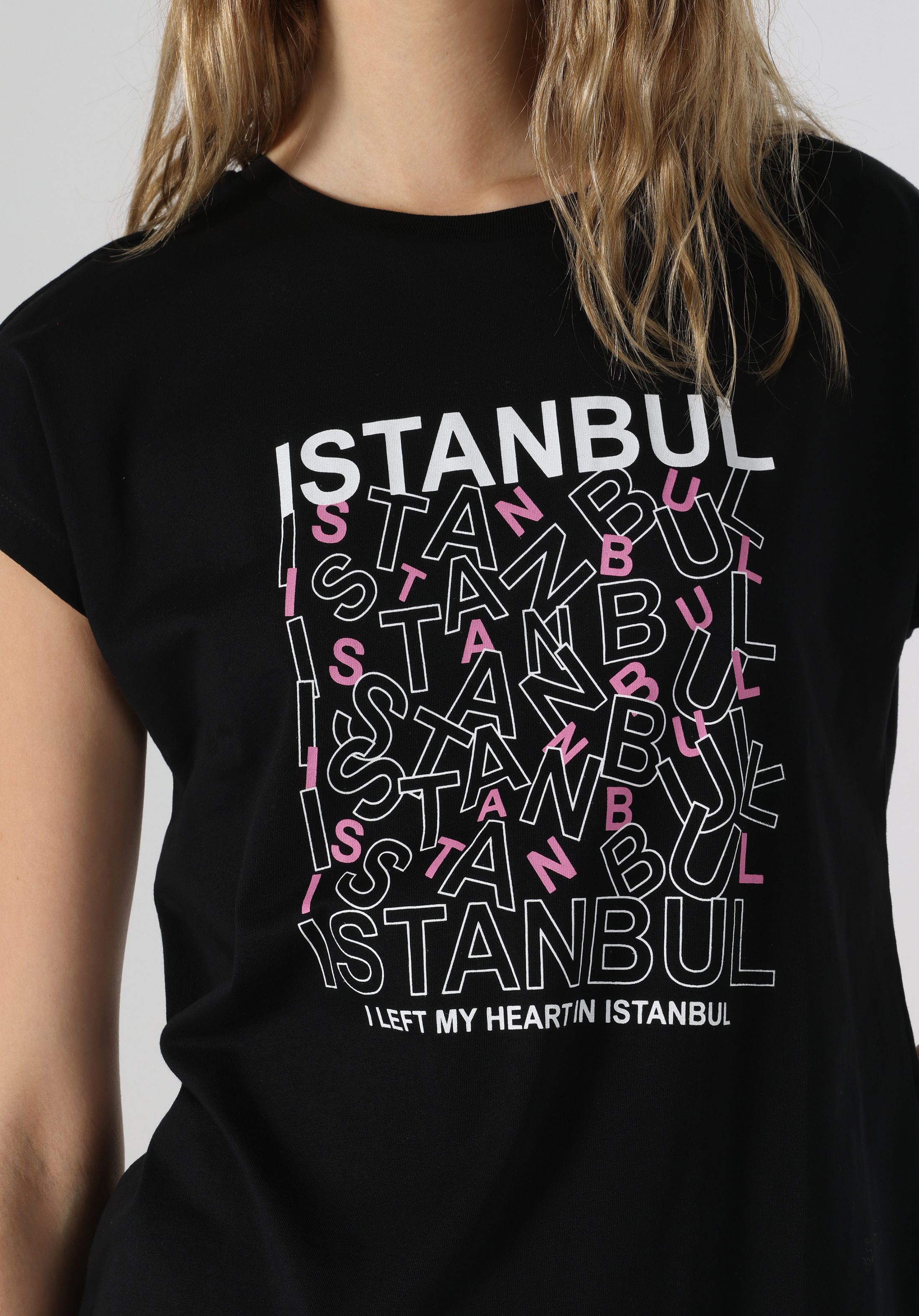Regular Fit Yuvarlak Yaka Baskılı Kadın Siyah Kısa Kol Tişört