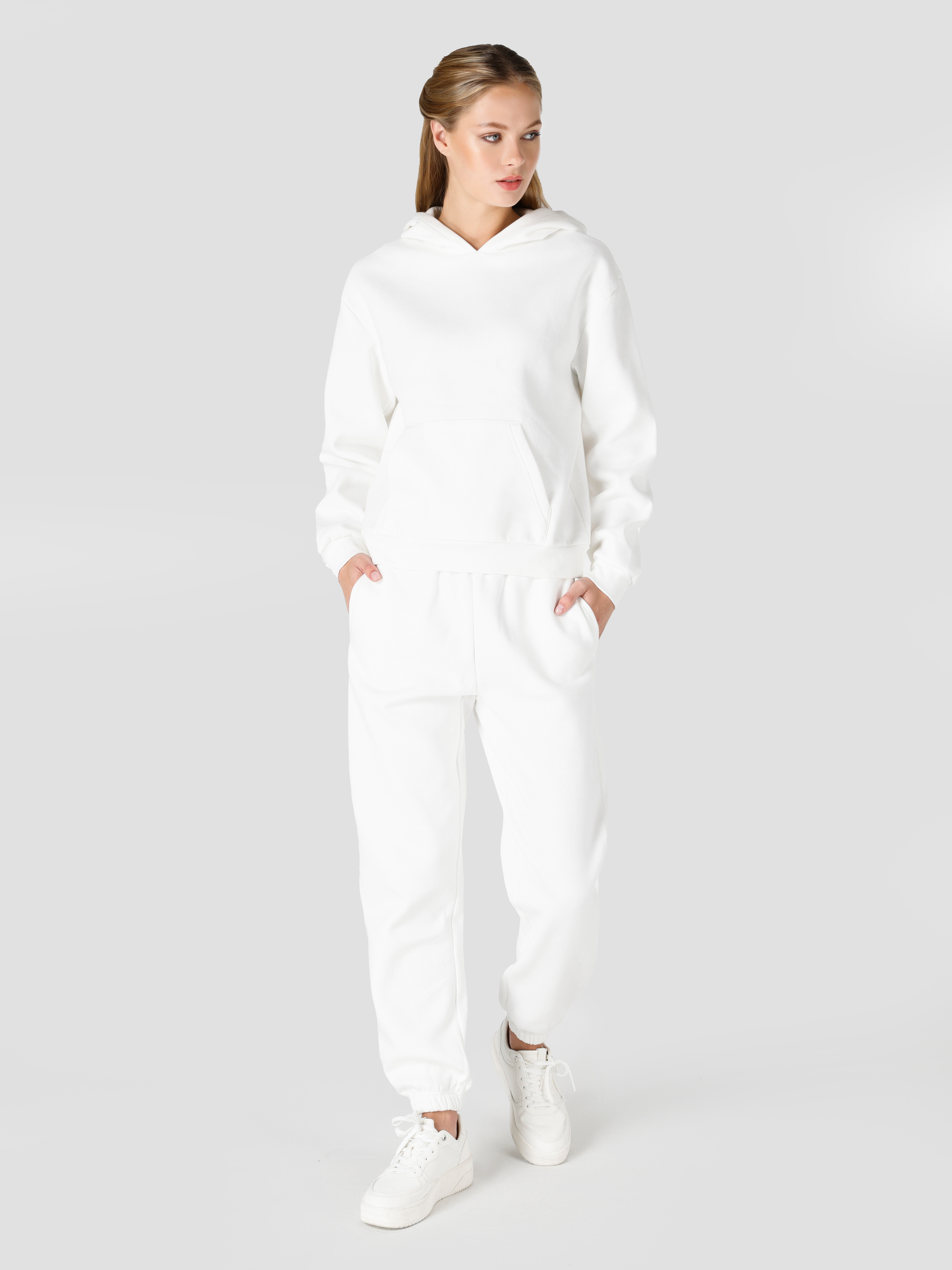 Regular Fit Kapüşonlu Düz Kadın Beyaz Sweatshirt