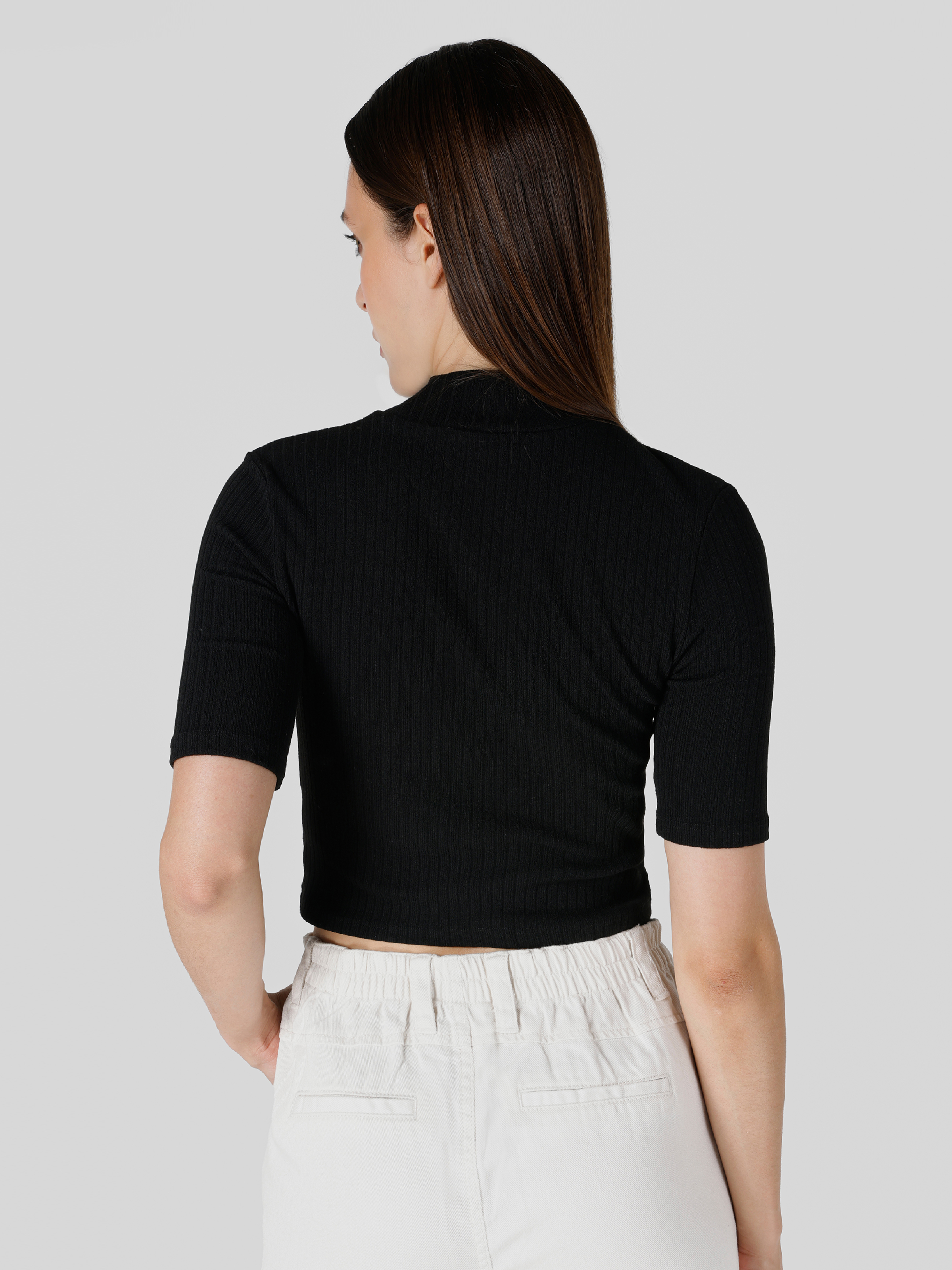 Slim Fit Yarım Balıkçı Yaka  Kadın Siyah Kısa Kol Tişört