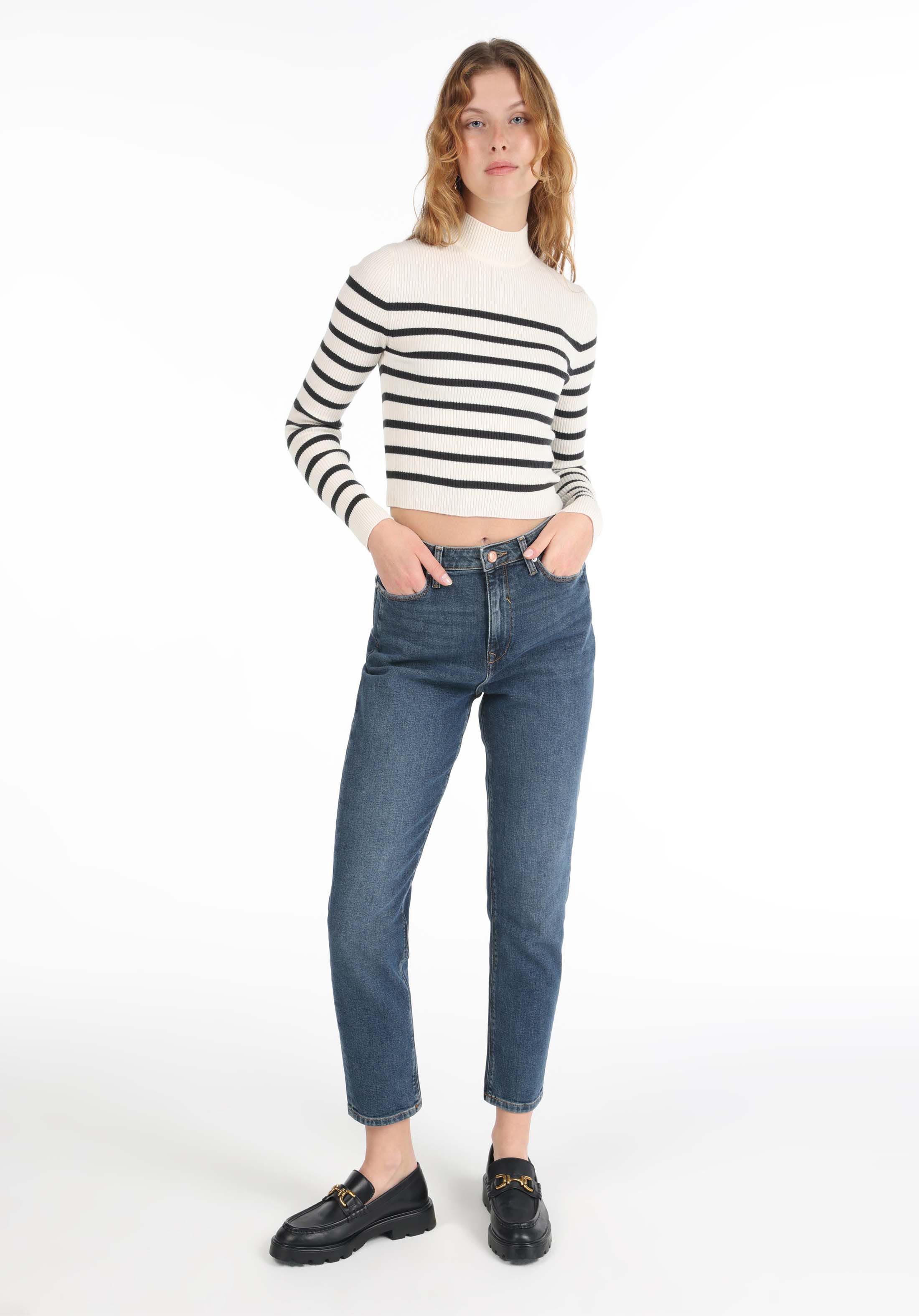 Slim Fit Yarım Balıkçı Yaka Çizgili Kadın Beyaz Kazak