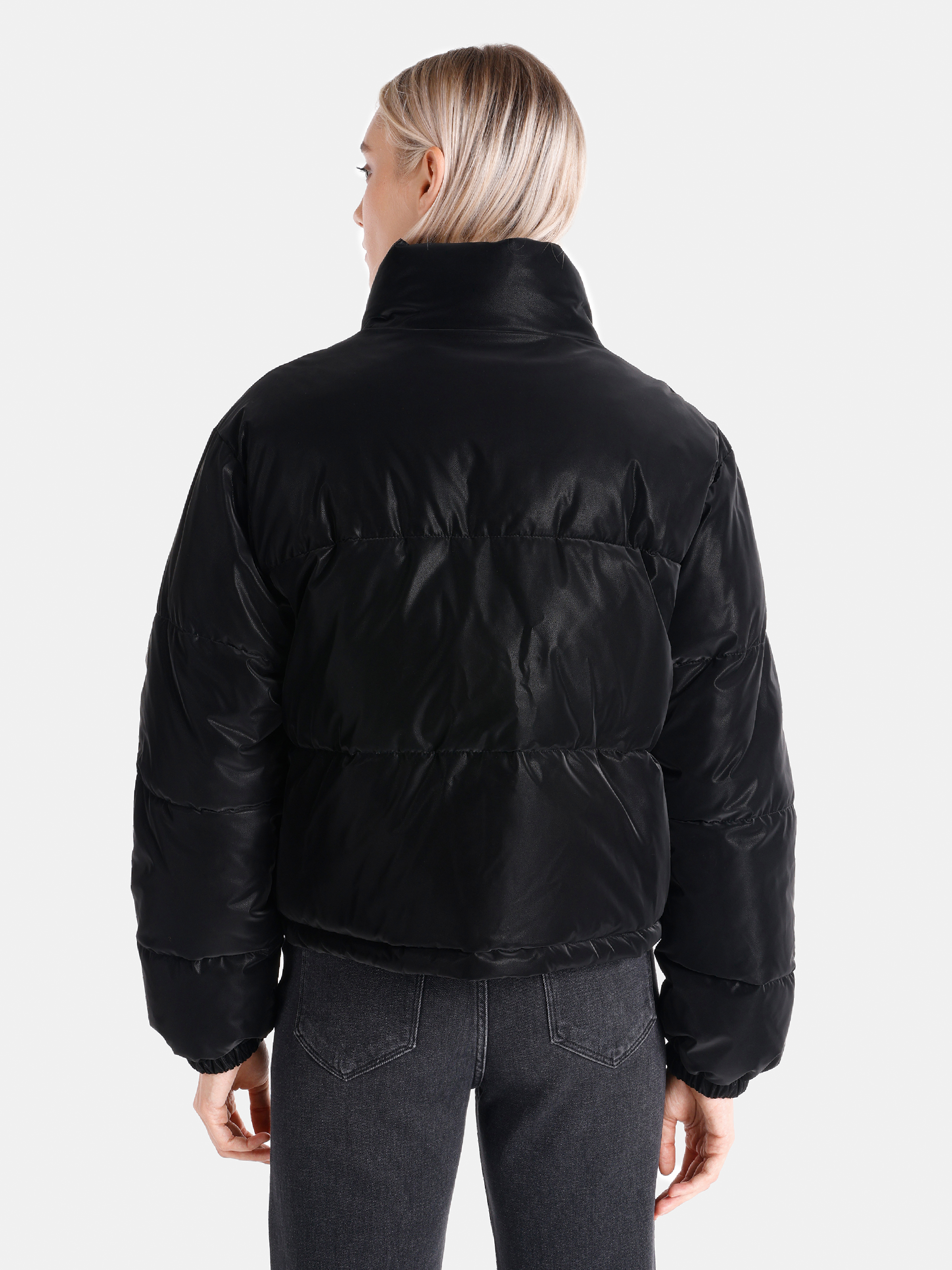 Regular Fit Dik Yaka  Astarlı Kapamalı Kadın Siyah Mont