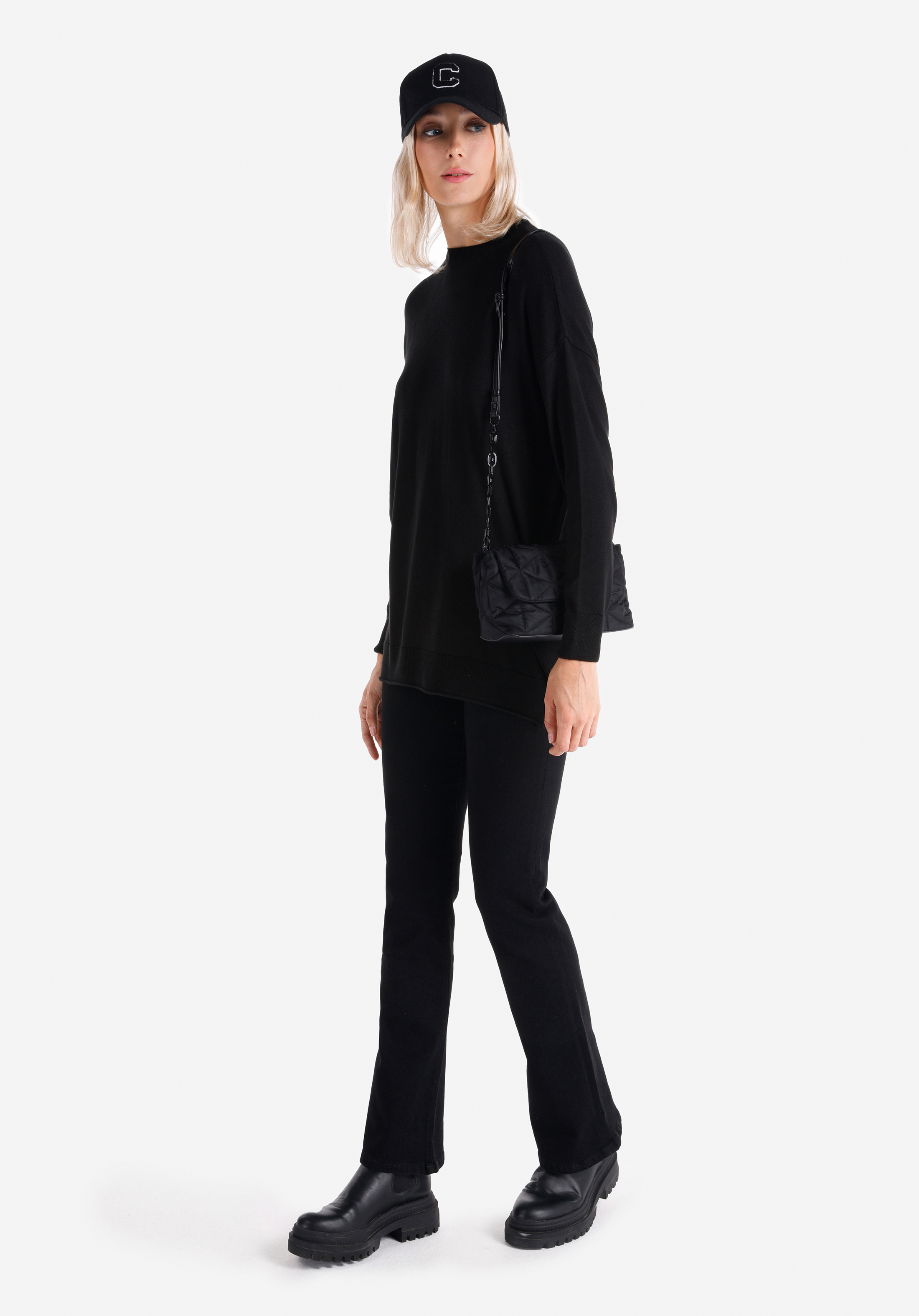 Regular Fit Yuvarlak Yaka Düz Kadın Siyah Kazak