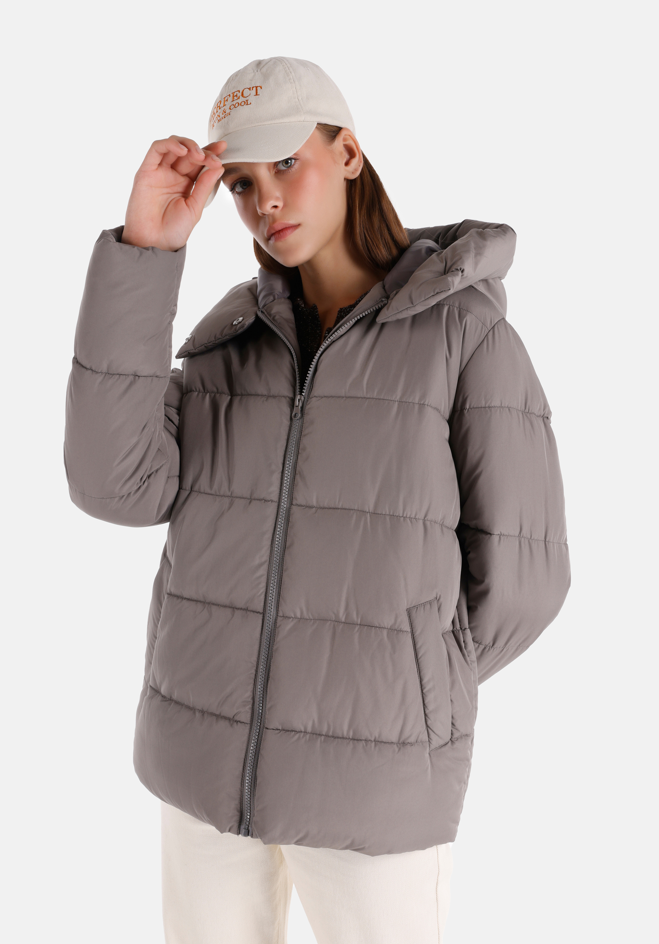 Regular Fit Kapüşonlu Fermuarlı Astarlı  Kadın  Mont