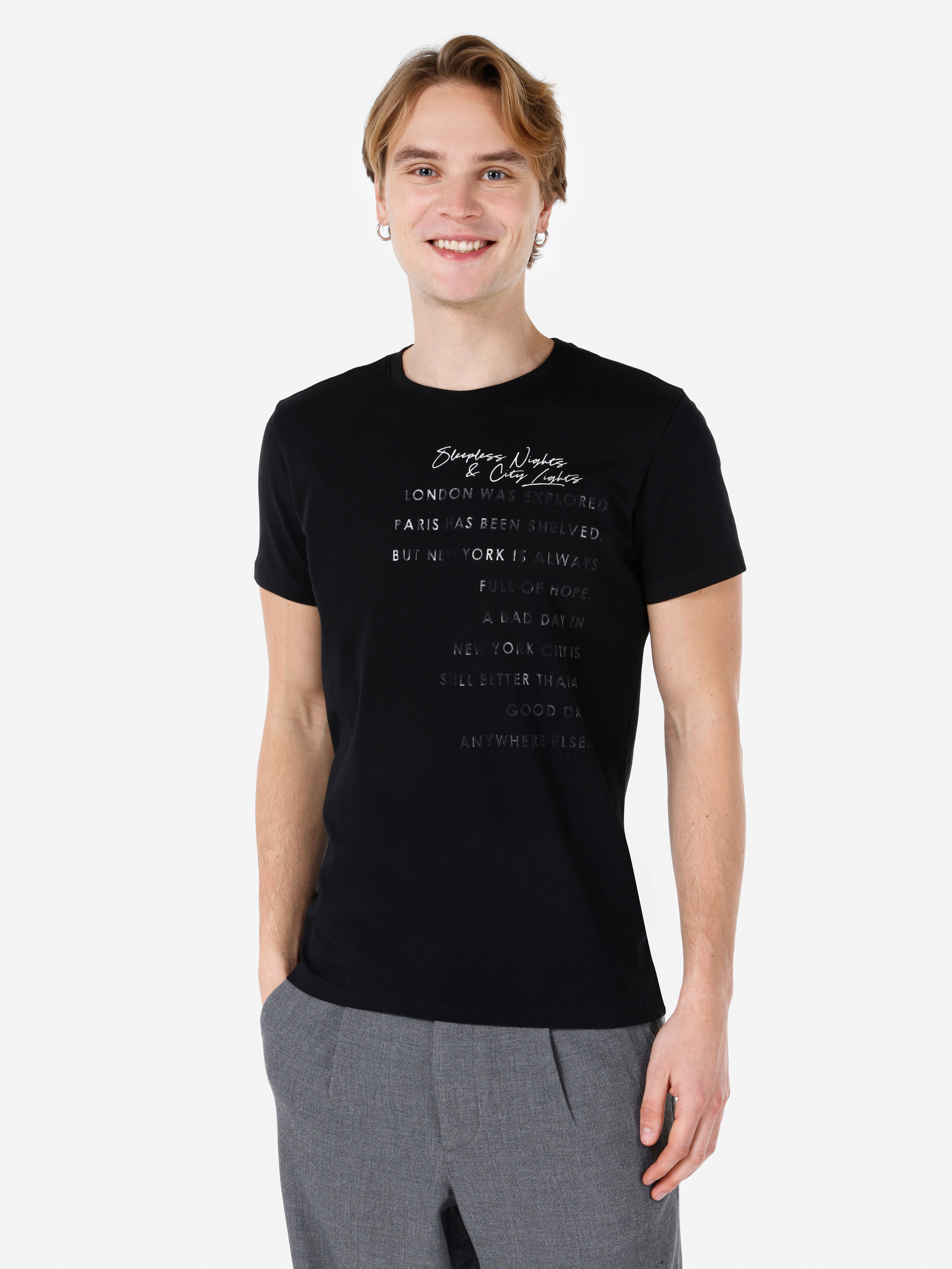 Slim Fit Yuvarlak Yaka  Erkek Siyah Kısa Kol Tişört