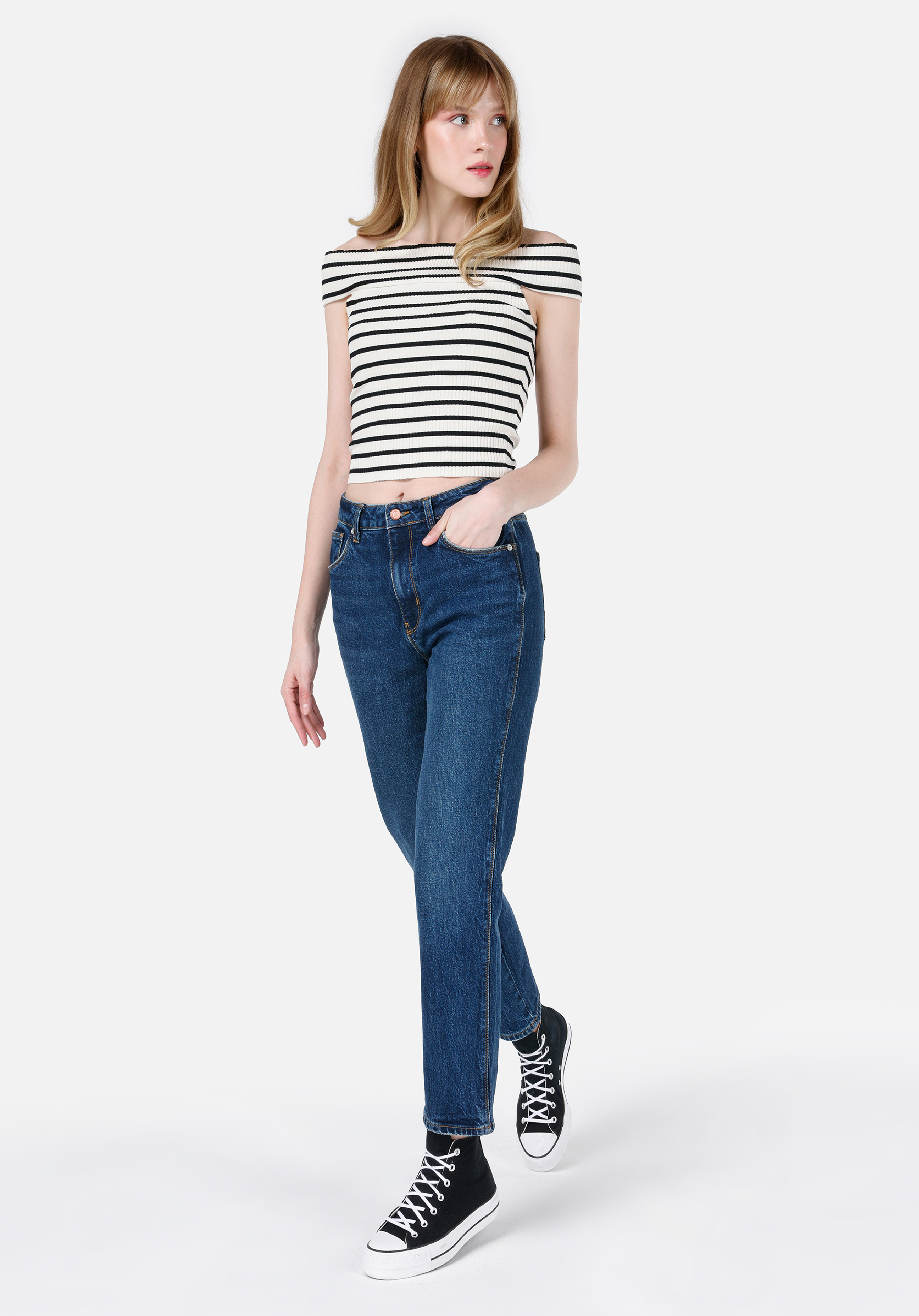 Slim Fit Kayık Yaka  Kadın Siyah Kısa Kol Tişört