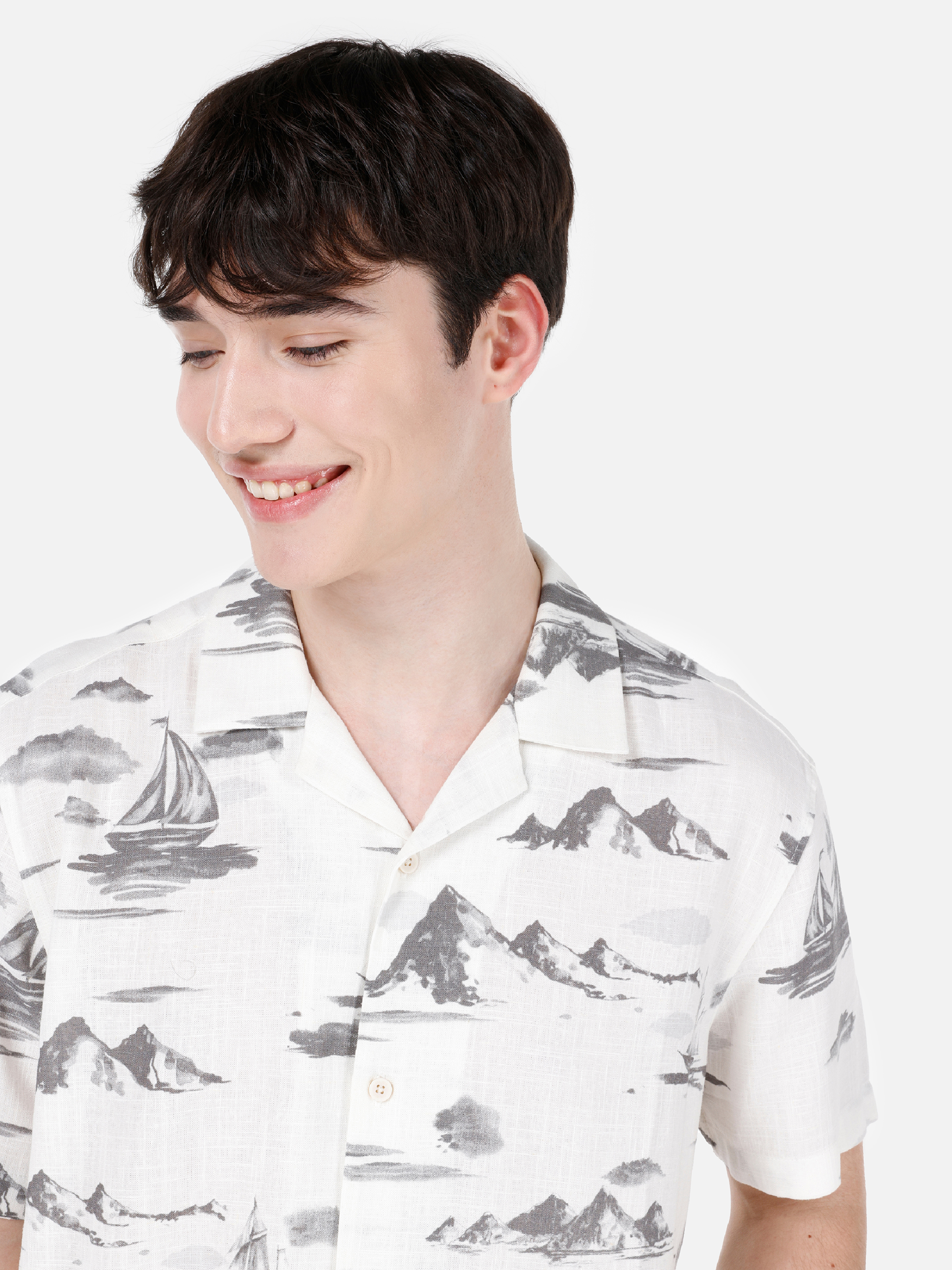 Regular Fit Shirt Neck Baskılı Erkek Beyaz Kısa Kol Gömlek