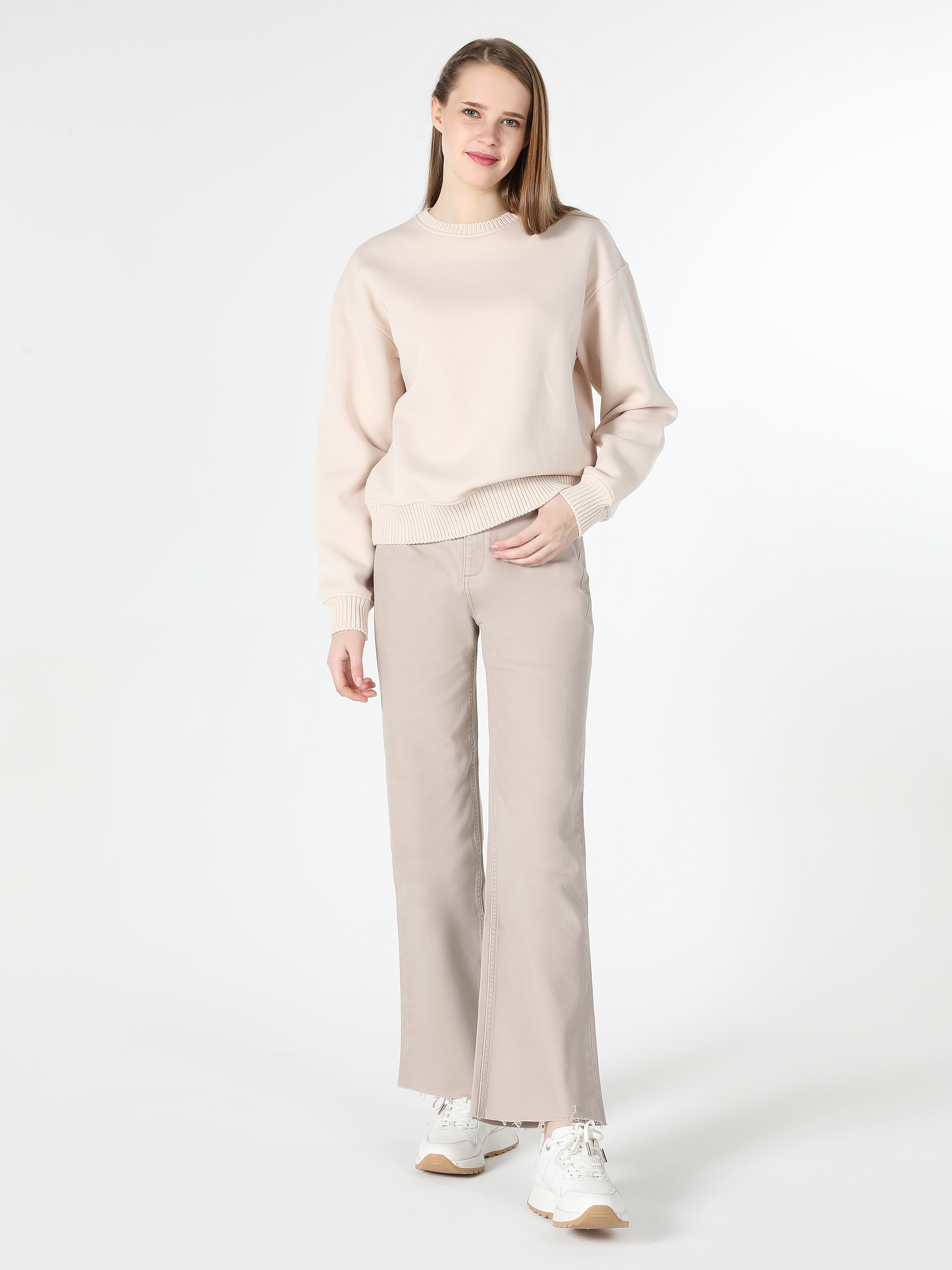 Regular Fit Yuvarlak Yaka Düz Kadın Ekru Sweatshirt