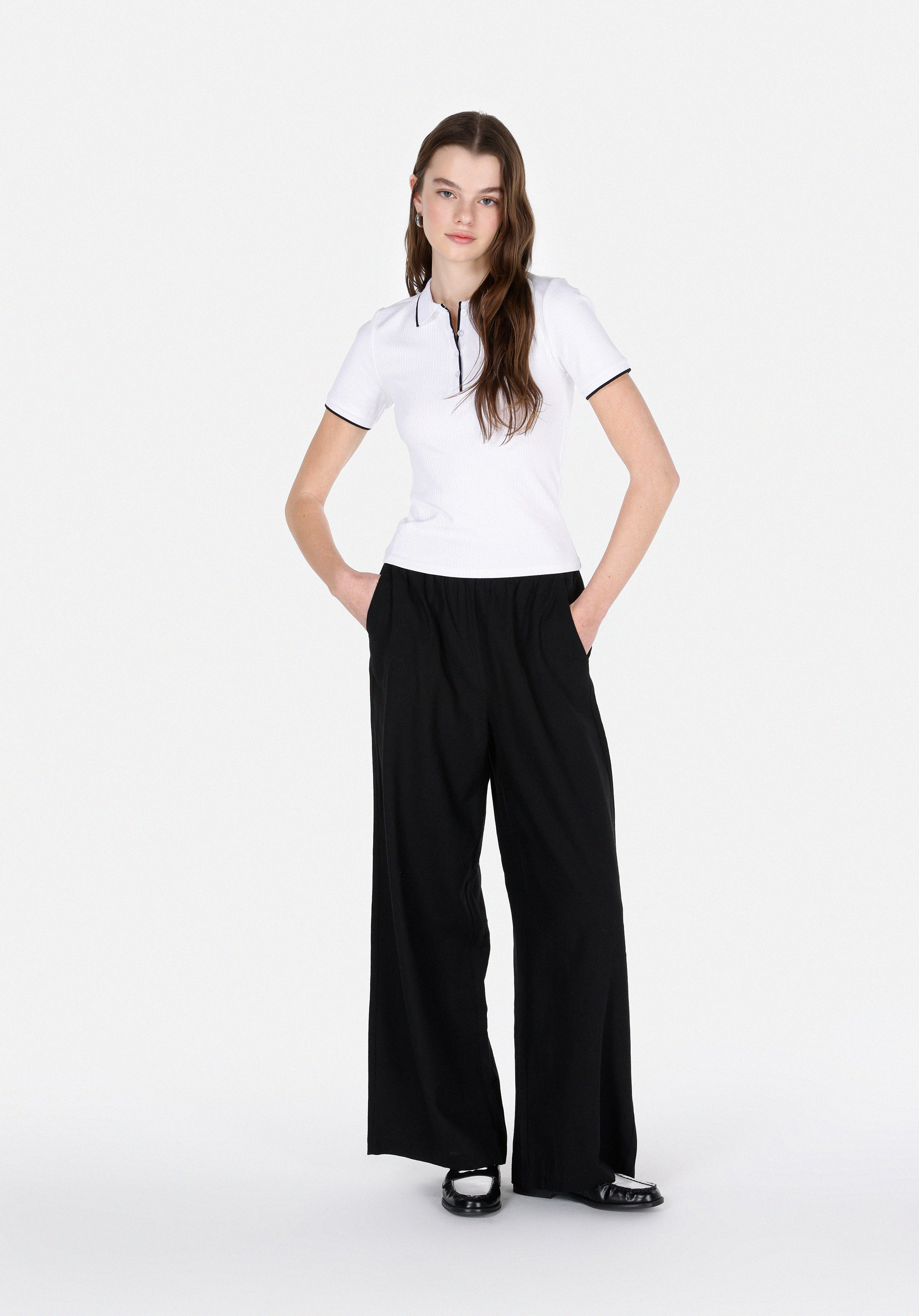 Slim Fit Polo Yaka Düz Kadın Beyaz Kısa Kol Tişört