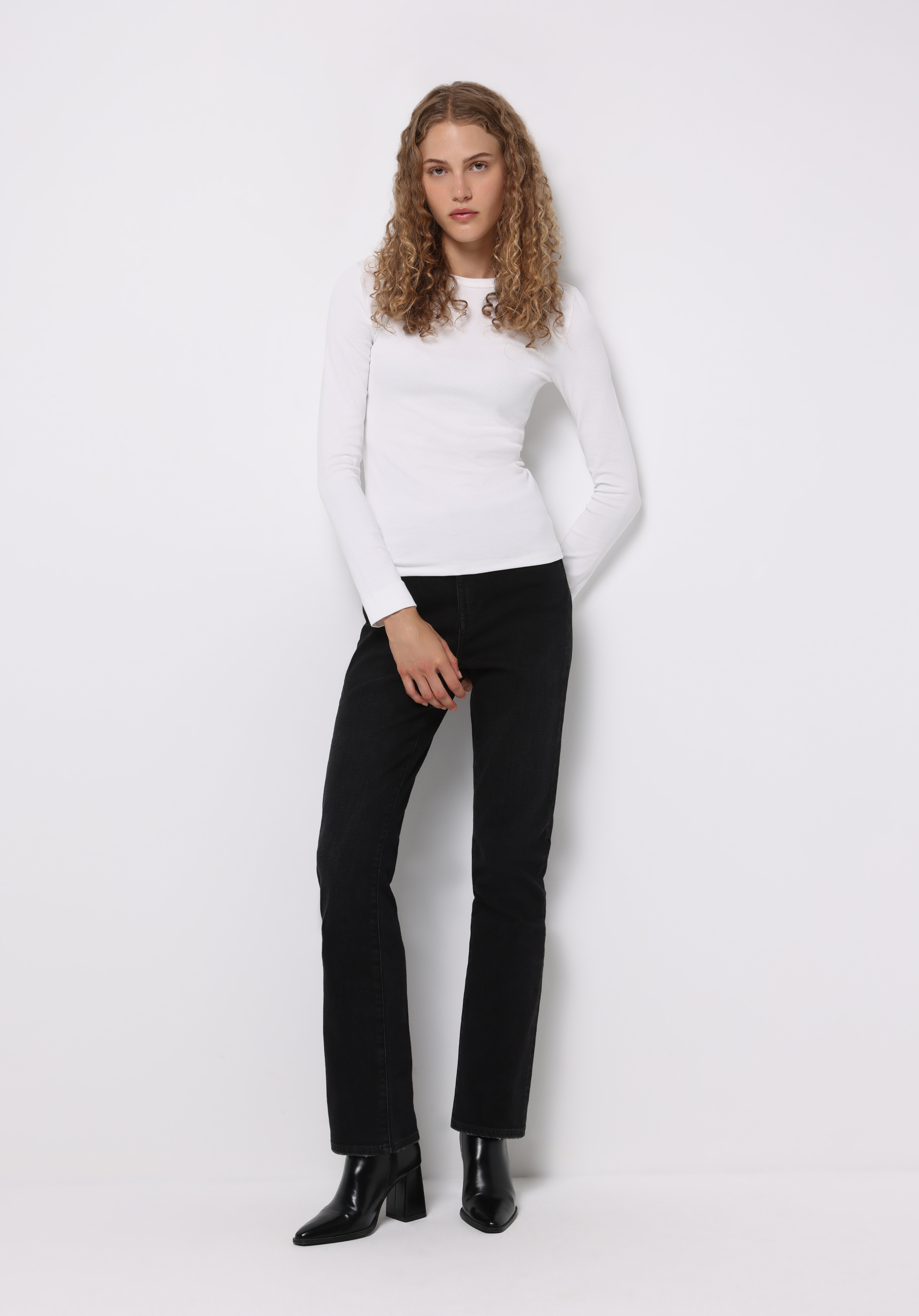 Slim Fit Yuvarlak Yaka Düz Kadın Beyaz Uzun Kol Tişört