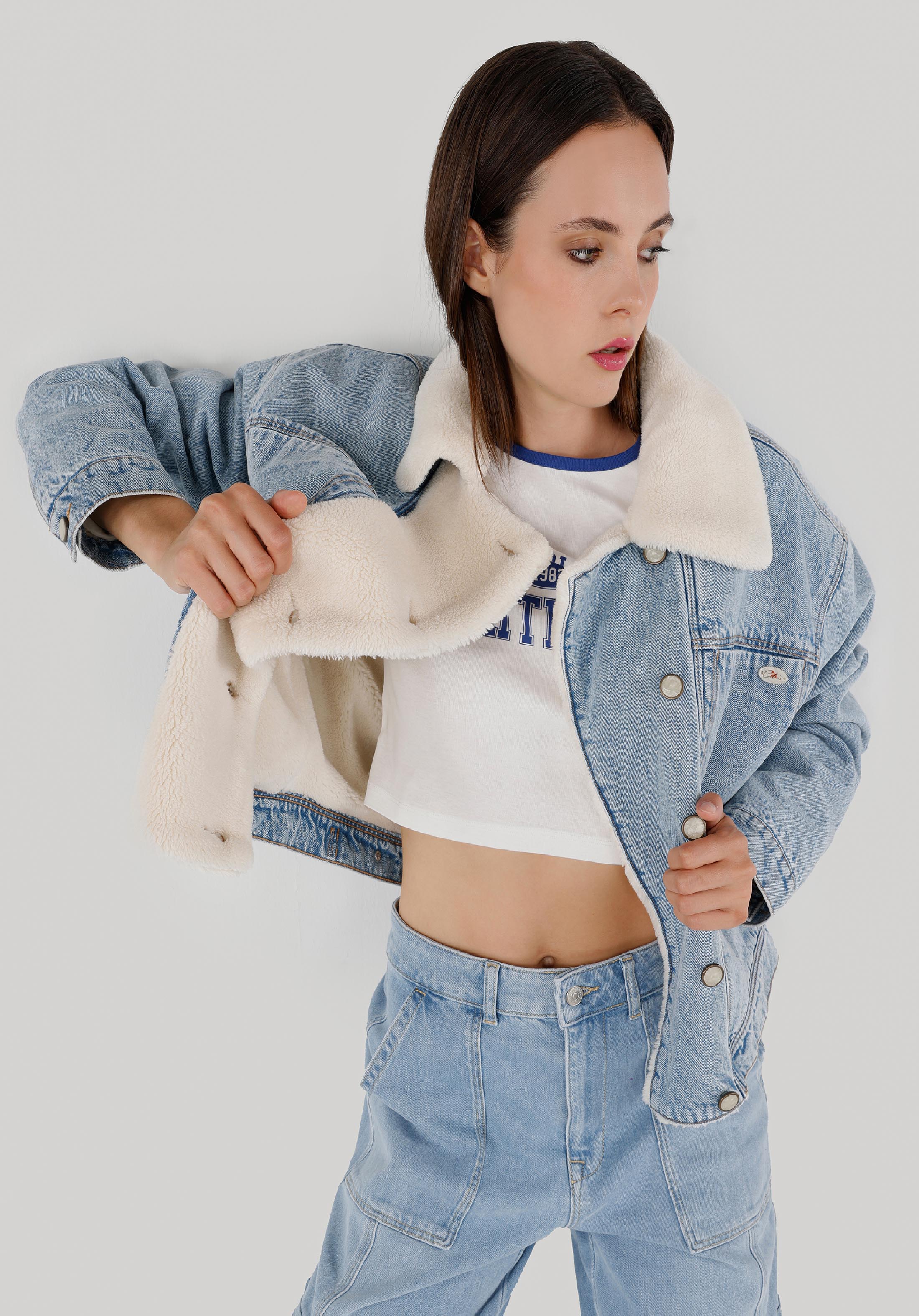 Regular Fit Düğmeli Astarsız  Kadın Denim Ceket