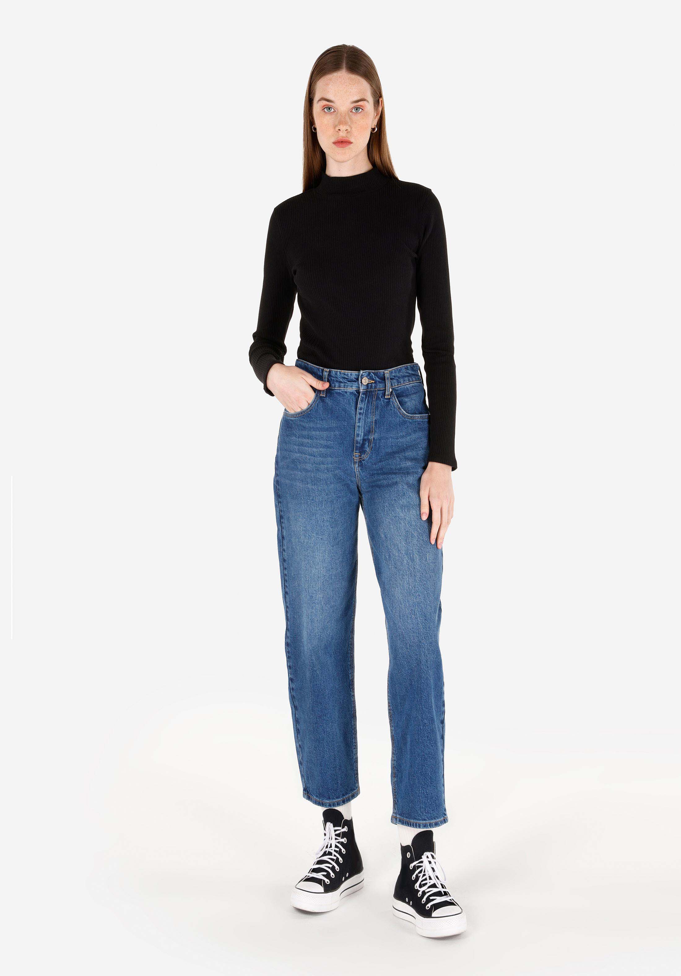 Slim Fit Dik Yaka Düz Kadın Siyah Uzun Kol Tişört