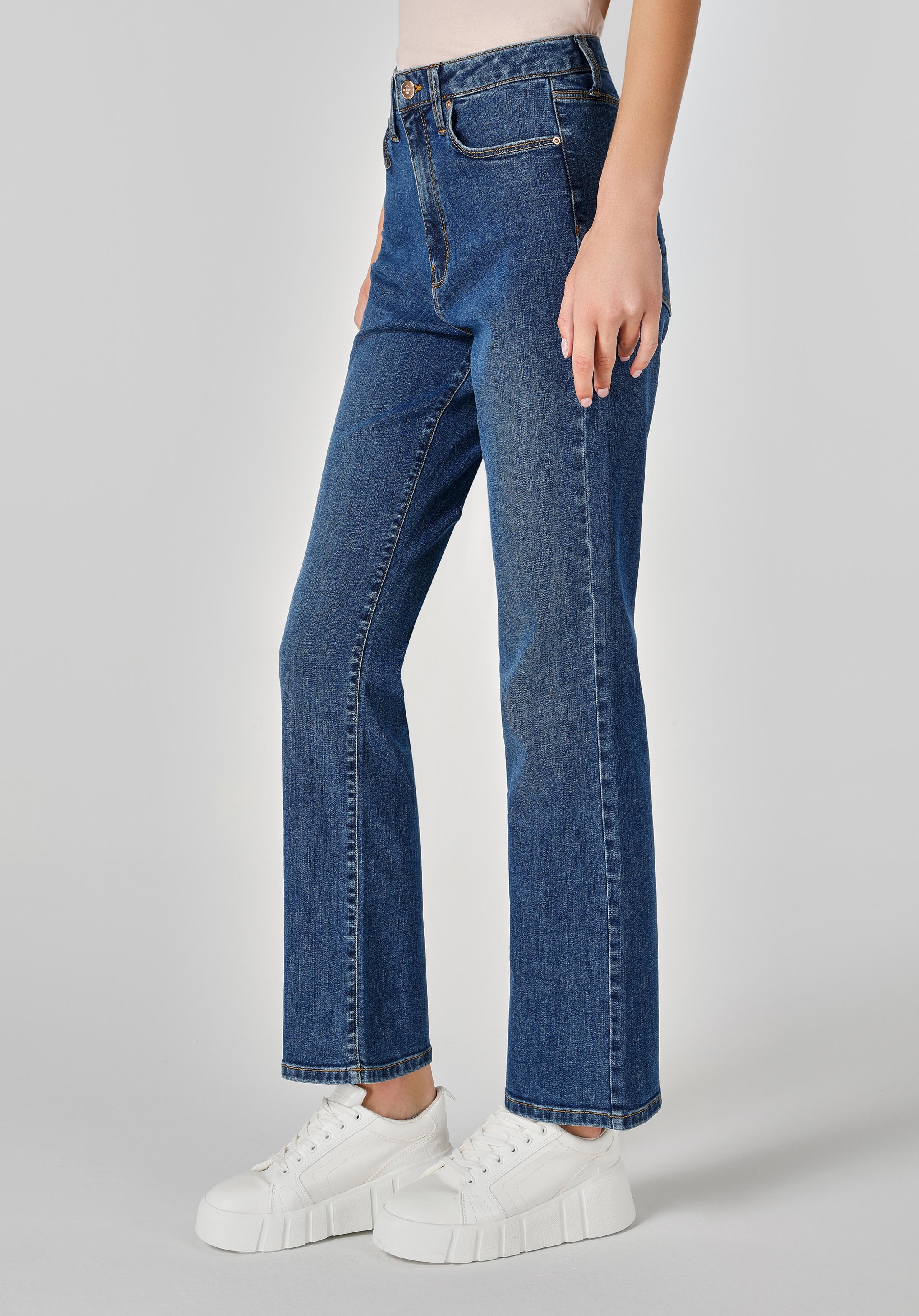 Regular Fit Orta Bel Slim Straight Leg Kadın İndigo Jean Pantolon