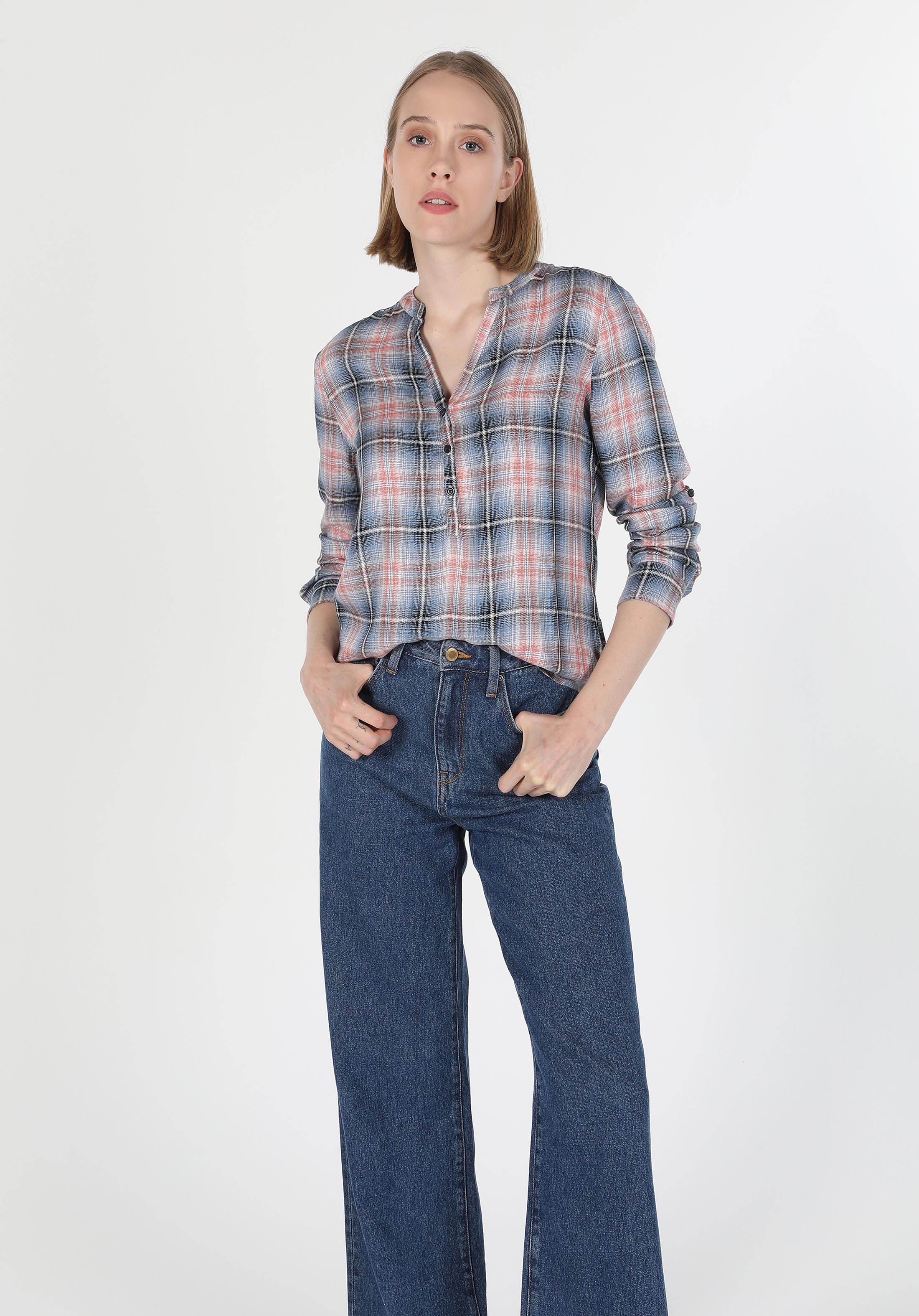 Regular Fit Hakim Yaka Ekoseli Kadın Çok Renkli Roll-up Gömlek