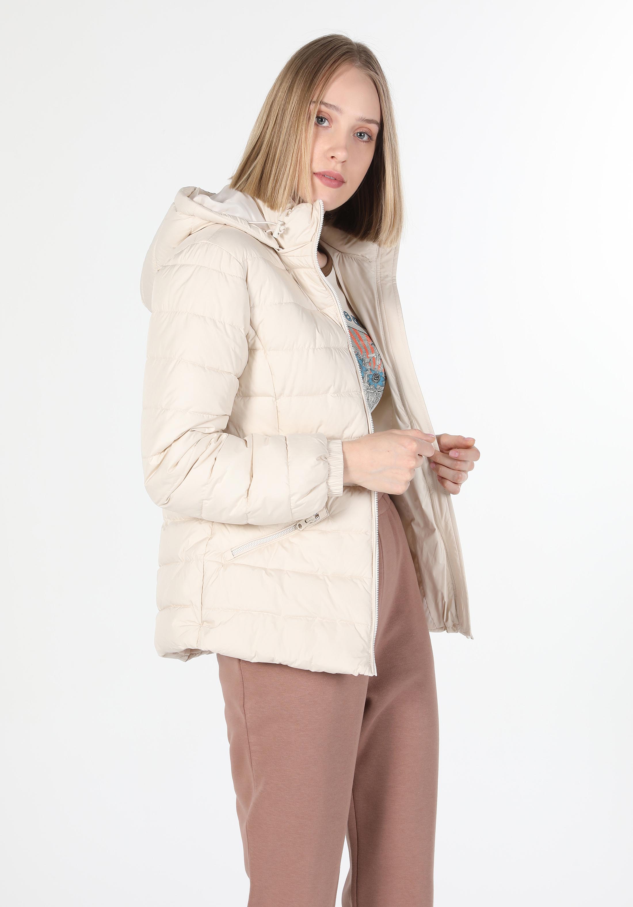 Slim Fit Kapüşonlu Fermuarlı Astarlı  Kadın Beyaz Mont