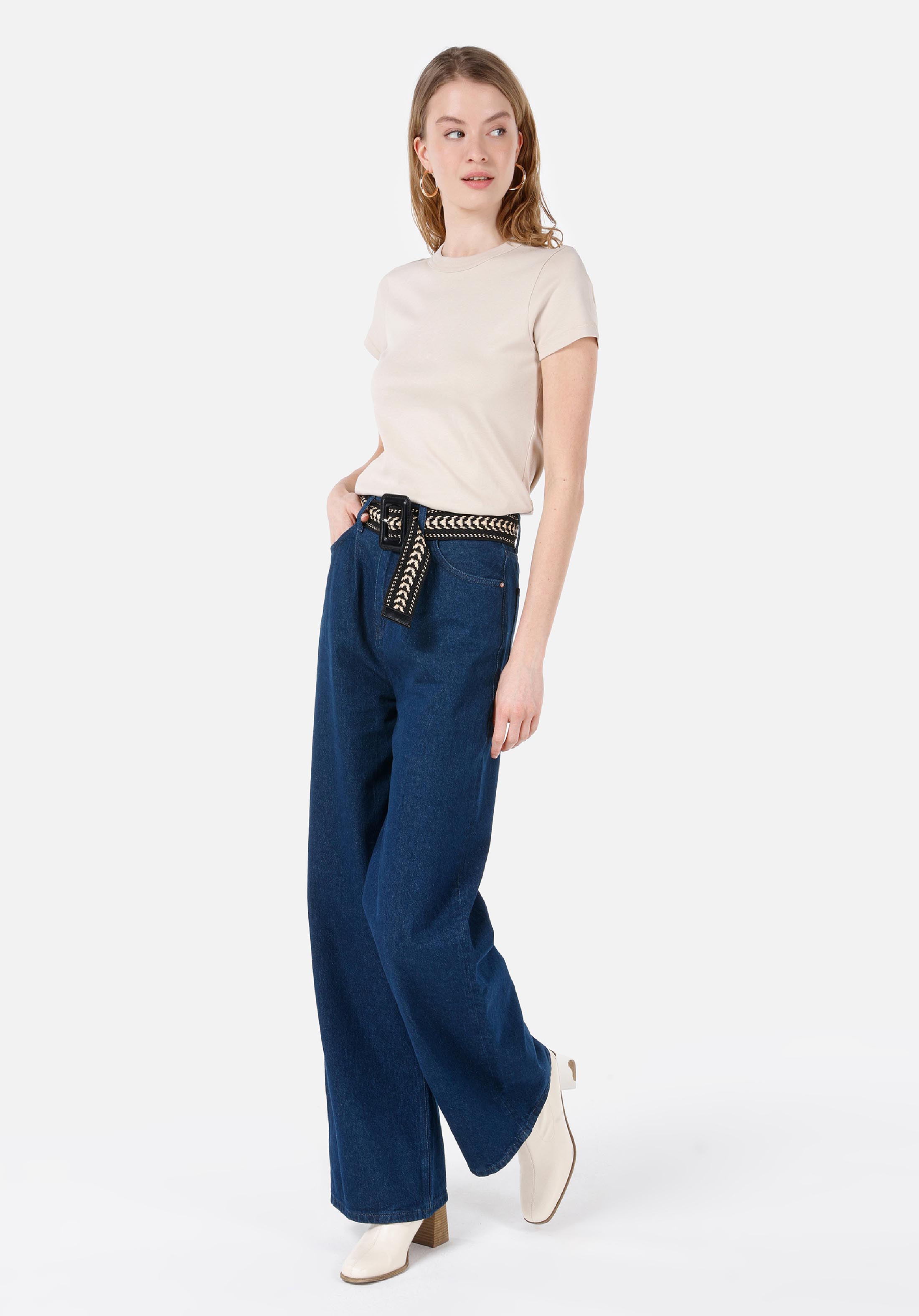 Slim Fit Yuvarlak Yaka Düz Kadın Bej Kısa Kol Tişört