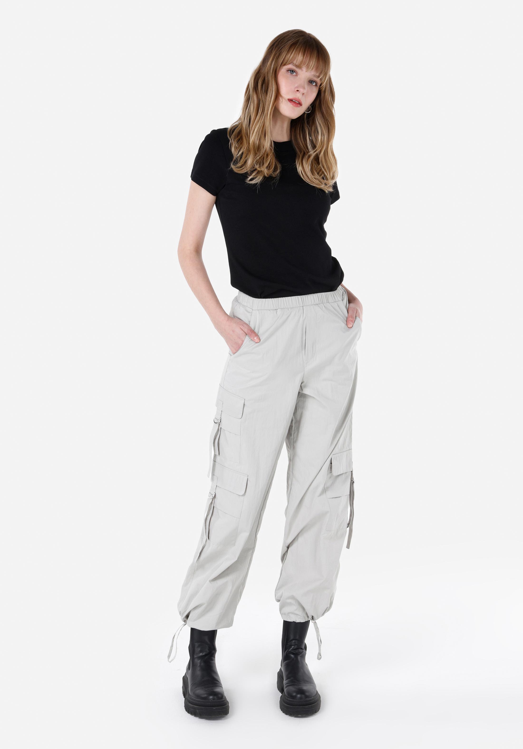 Slim Fit Yuvarlak Yaka Düz Kadın Siyah Kısa Kol Tişört