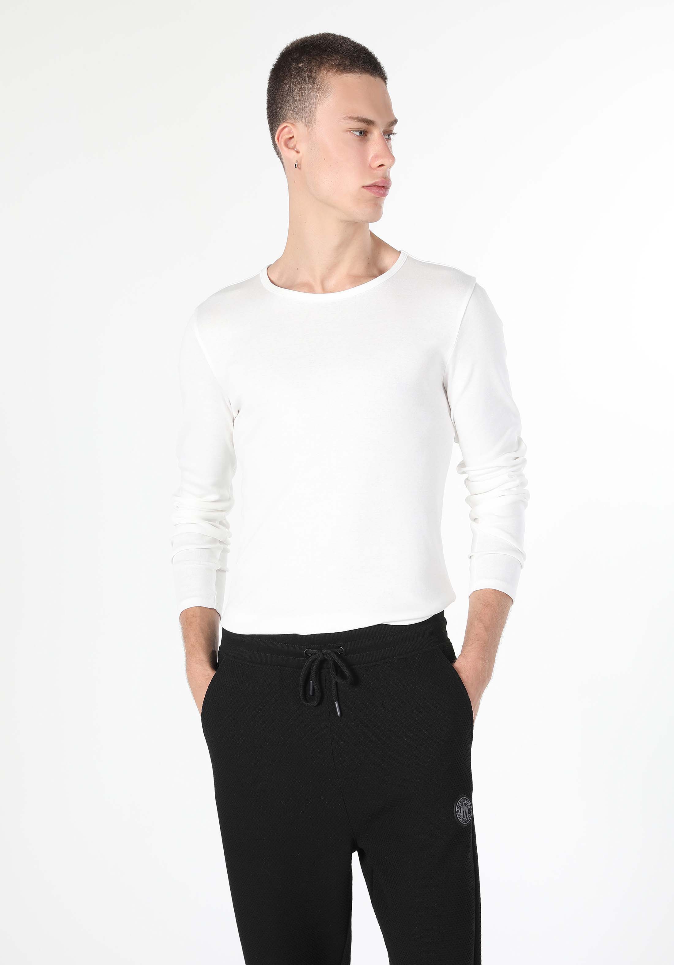 Slim Fit Yuvarlak Yaka Düz Erkek Beyaz Uzun Kol Tişört