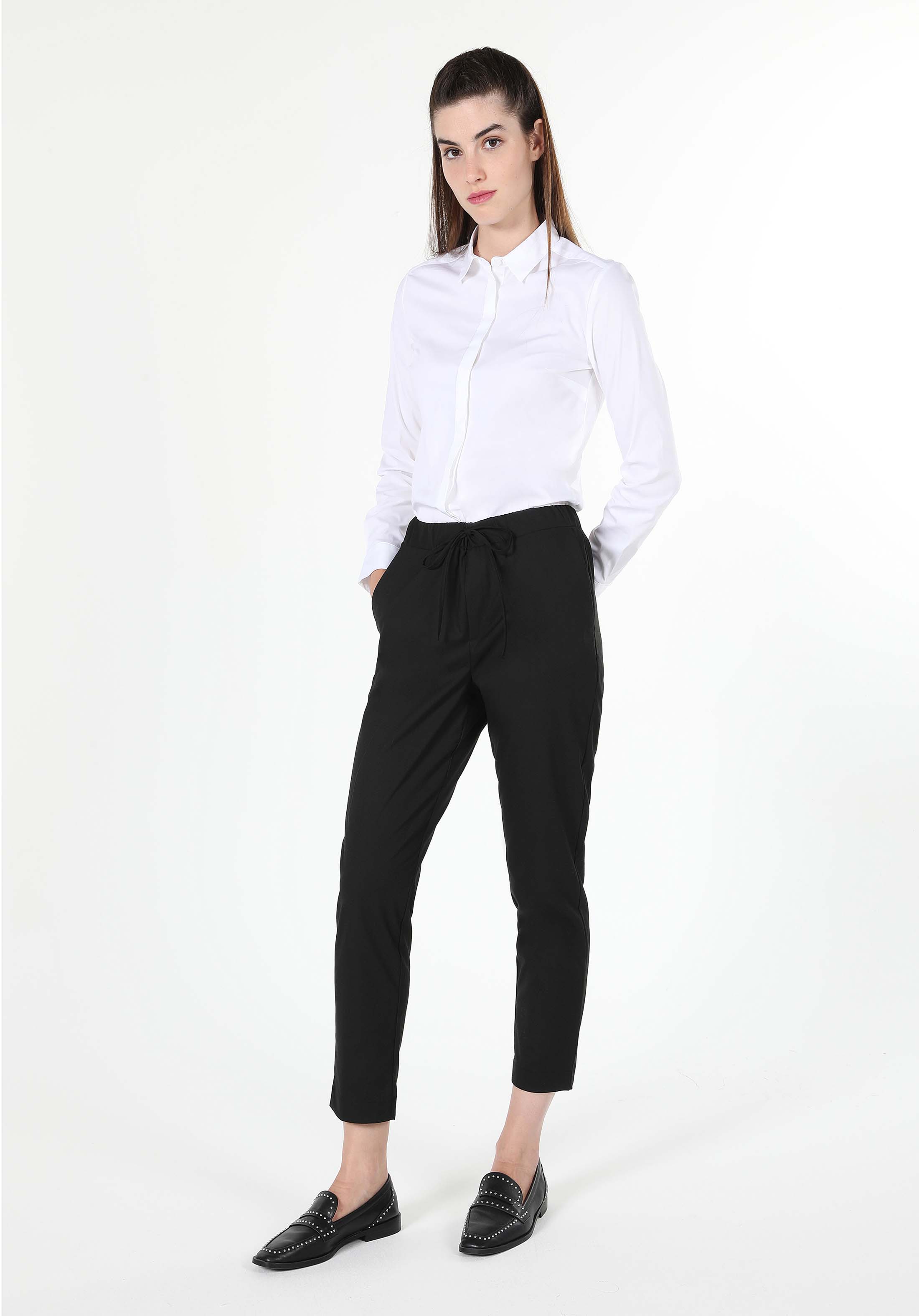 Regular Fit Düşük Bel Düz Paça Kadın Siyah  Pantolon