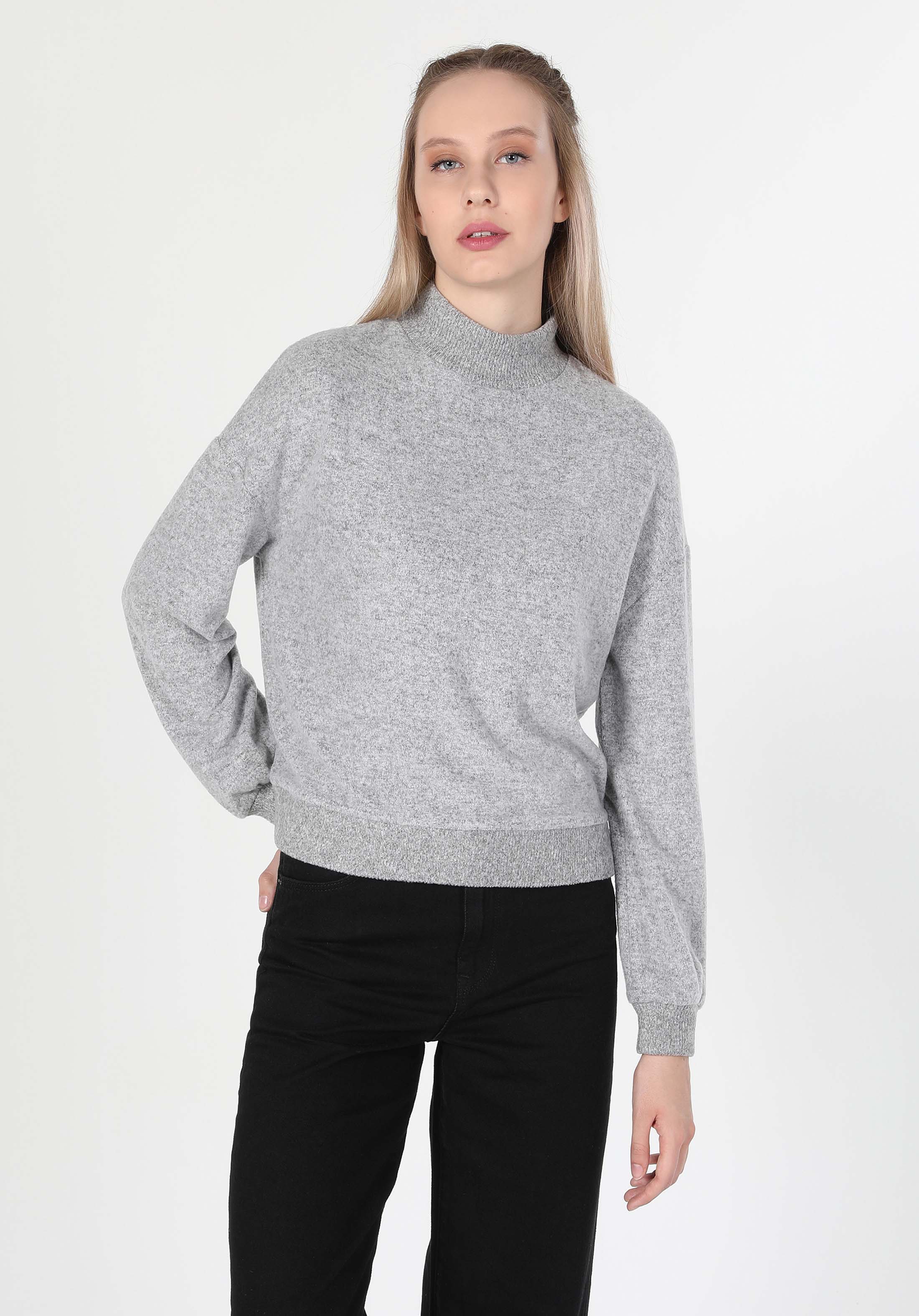 Regular Fit Yarım Balıkçı Yaka Düz Kadın Gri Uzun Kol Tişört