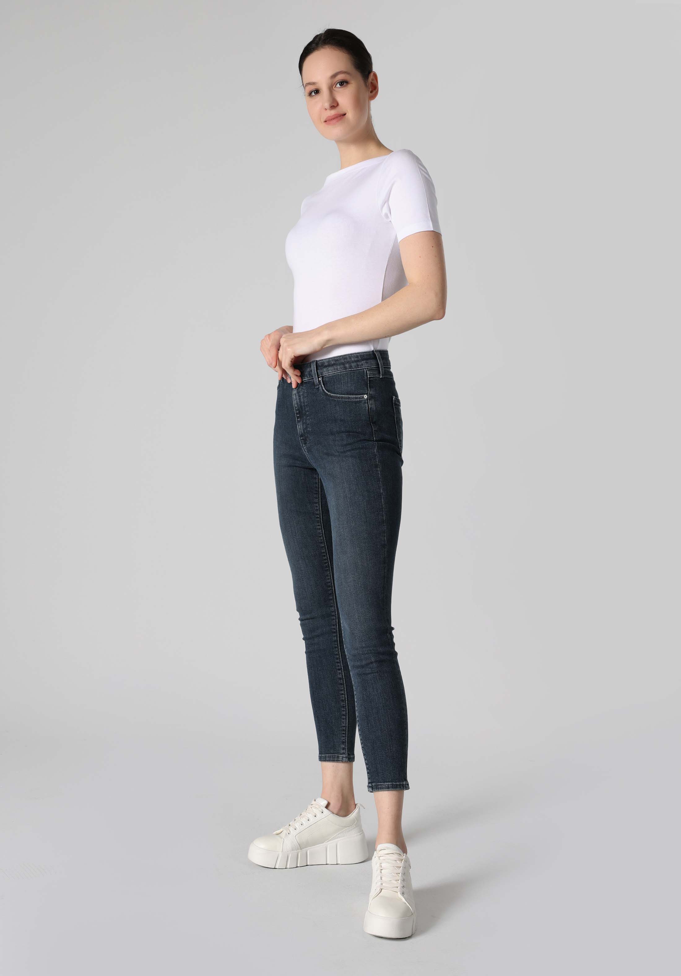 Skinny Fit Orta Bel Dar Paça Kadın Koyu İndigo Jean Pantolon