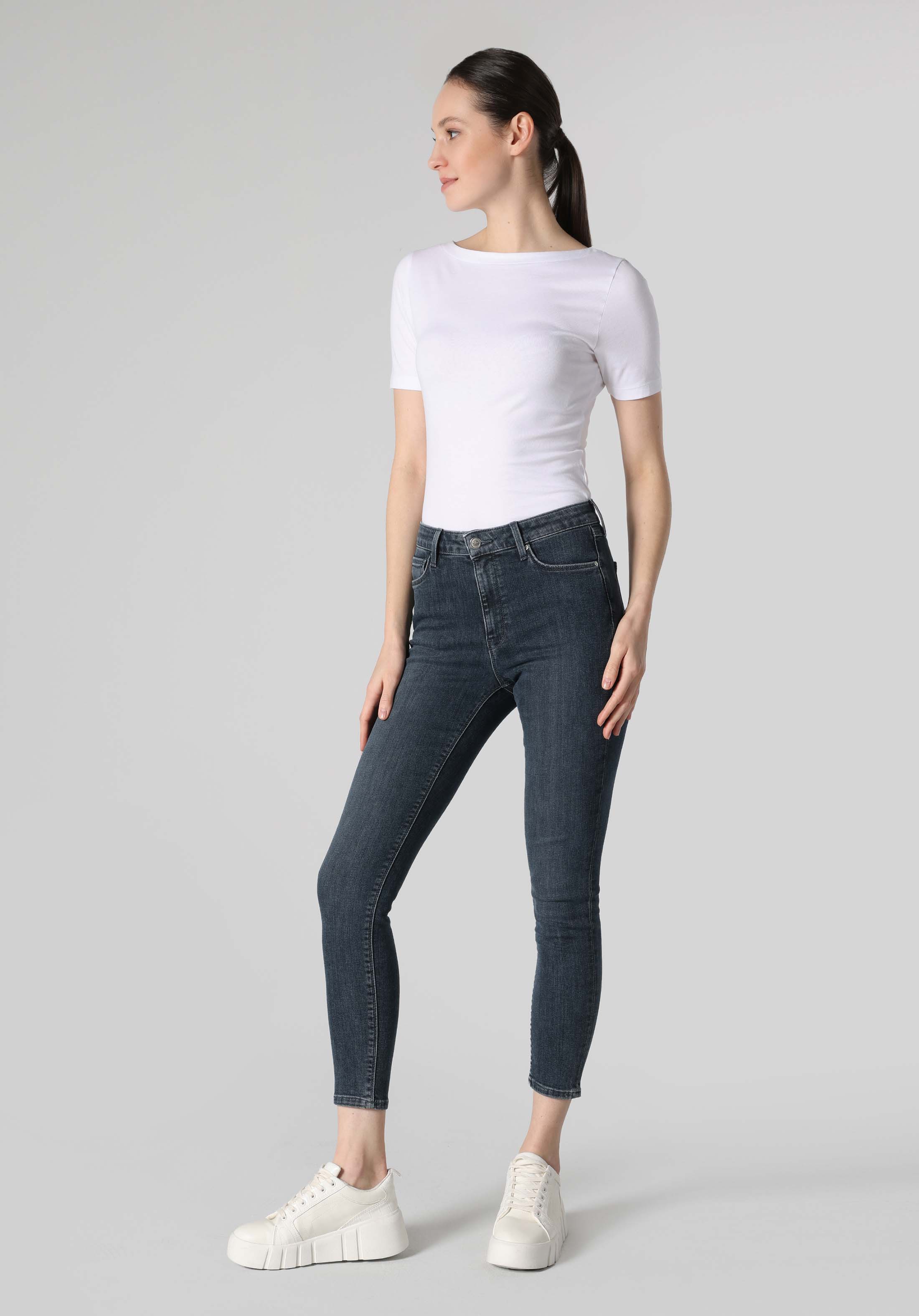Skinny Fit Orta Bel Dar Paça Kadın Koyu İndigo Jean Pantolon