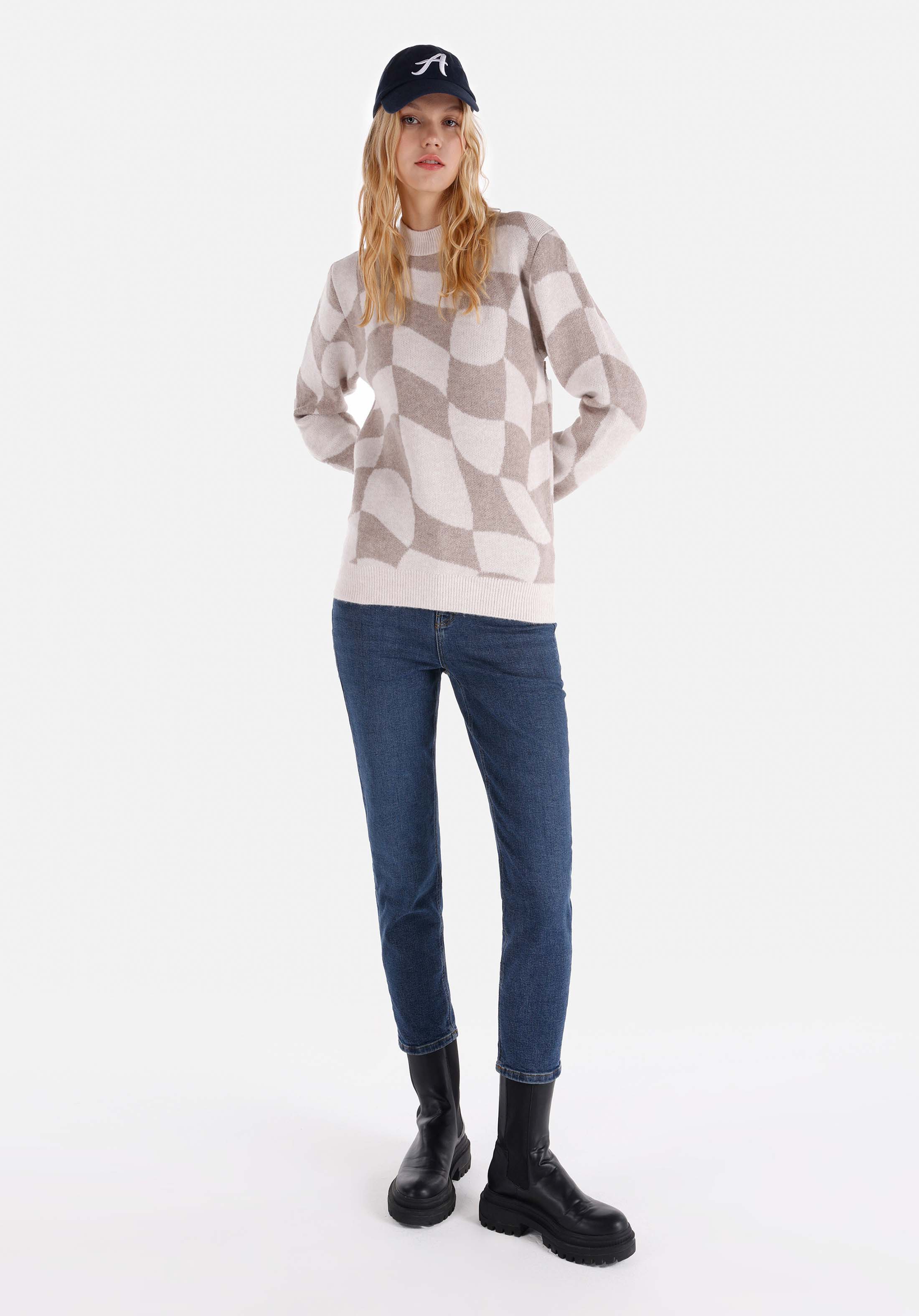 Slim Fit Yuvarlak Yaka Baskılı Kadın Beyaz Kazak
