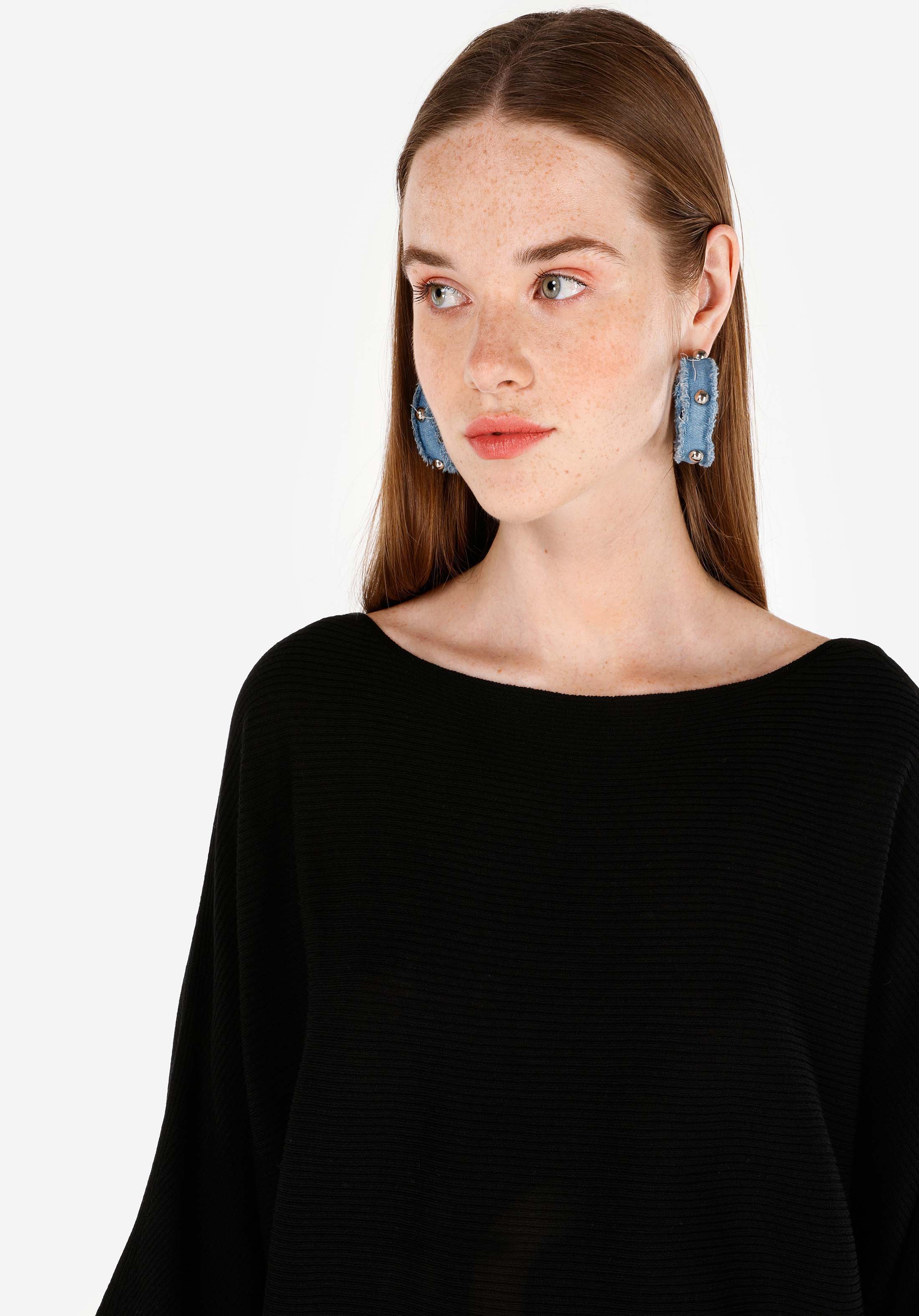 Regular Fit Kayık Yaka  Kadın Siyah Kazak