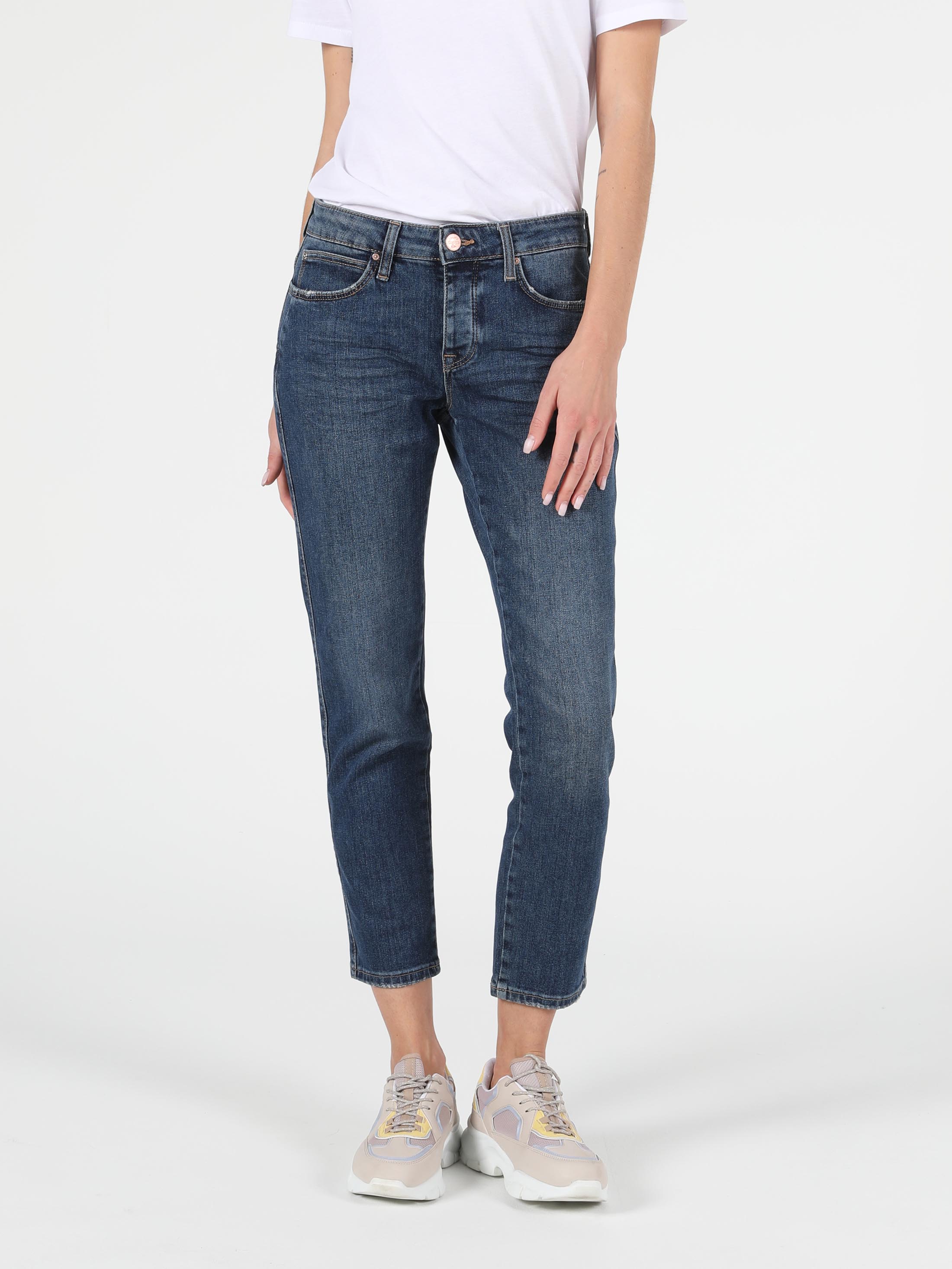 892 Alına Slim Boyfriend Fit Orta Bel Daralan Paça Kadın Koyu Mavi Jean Pantolon Cl1051970