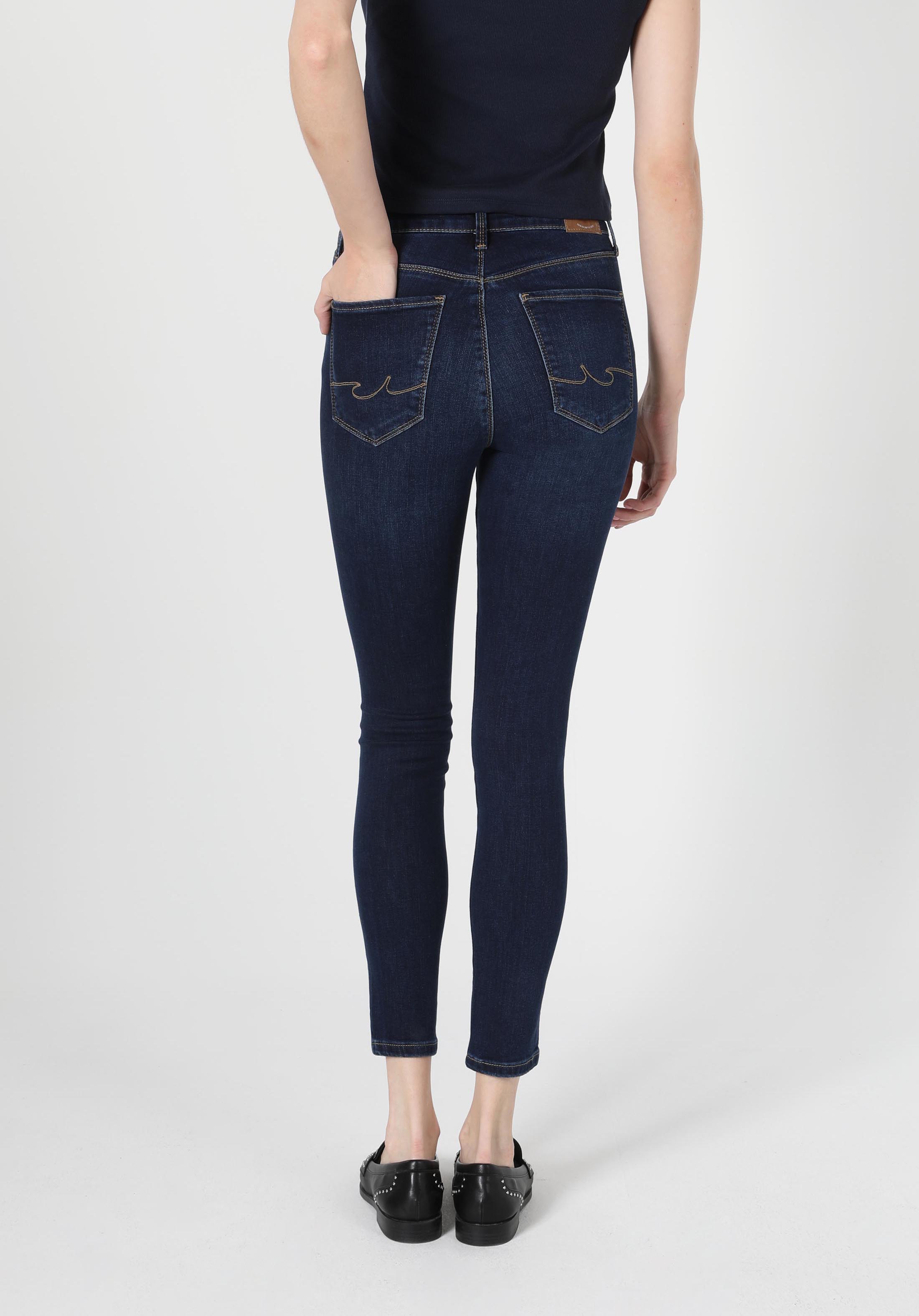 Super Slim Fit Orta Bel Dar Paça Kadın İndigo Jean Pantolon